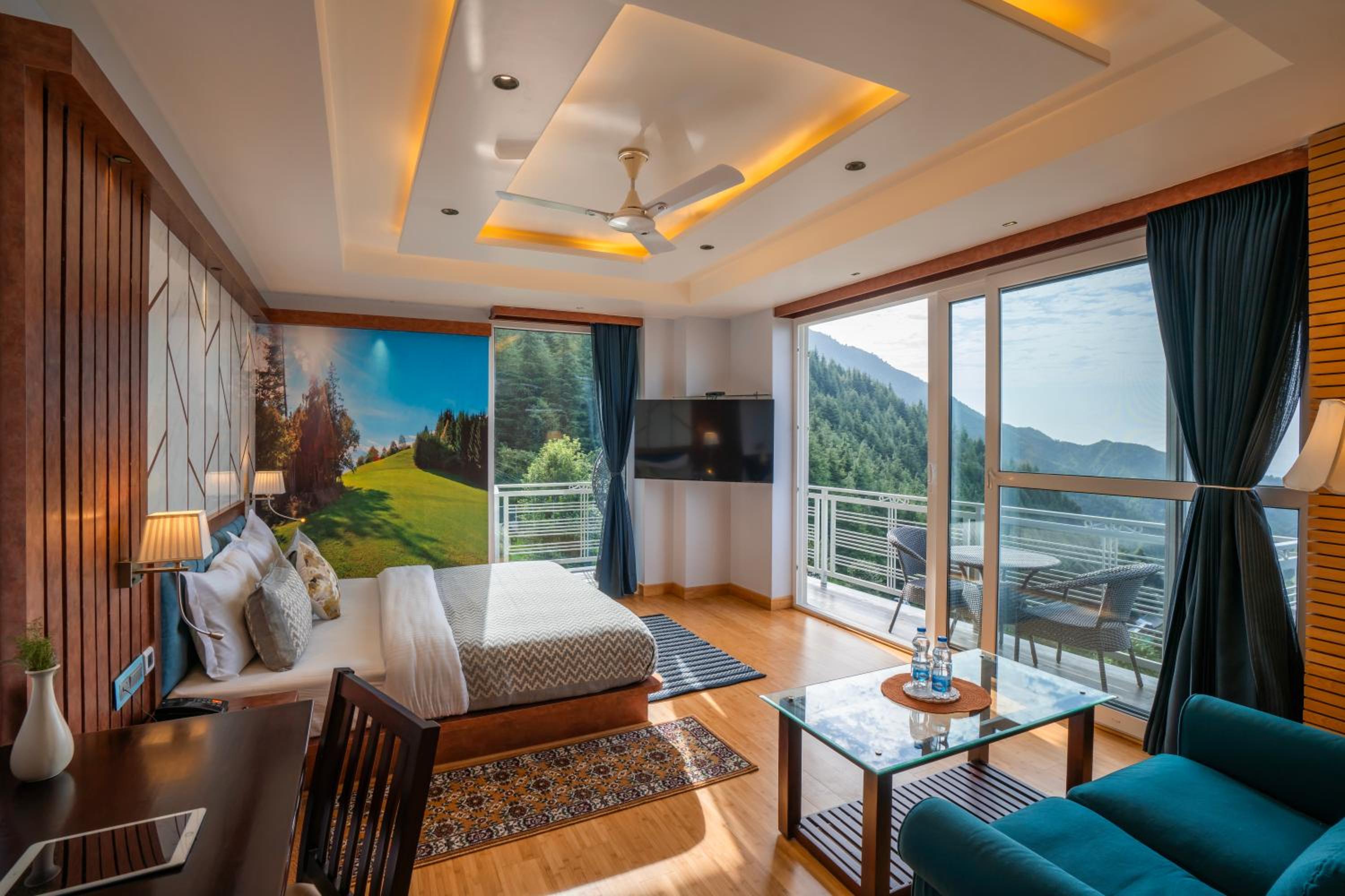King Room with Mountain View photo 2