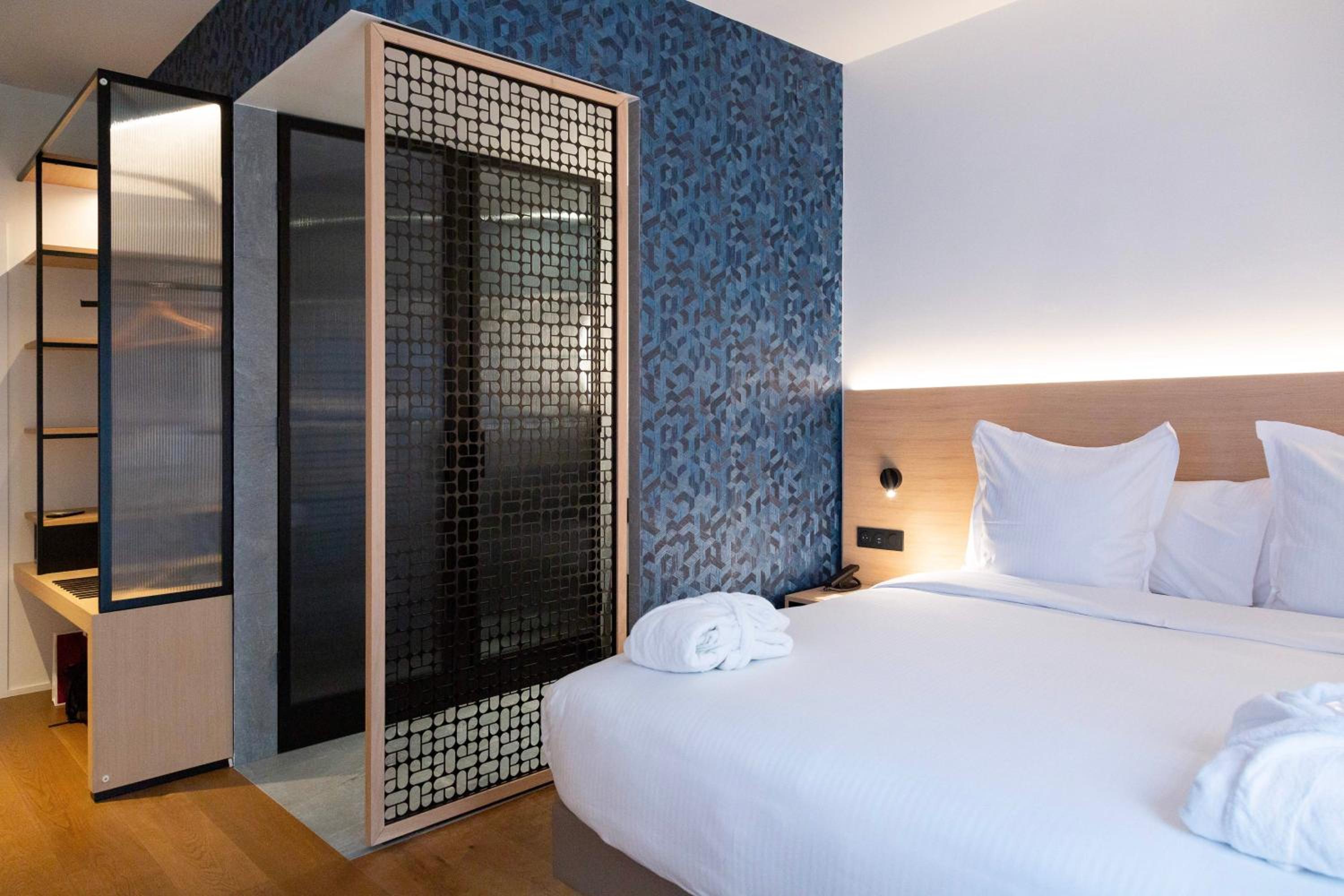 Premium Double Room with Spa Access - Photo 3
