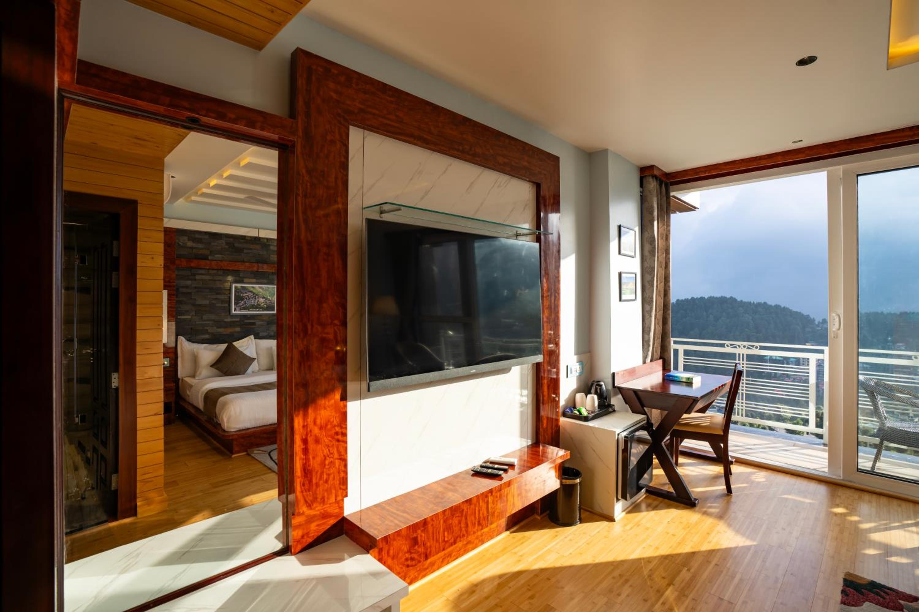 Superior King Room photo 2
