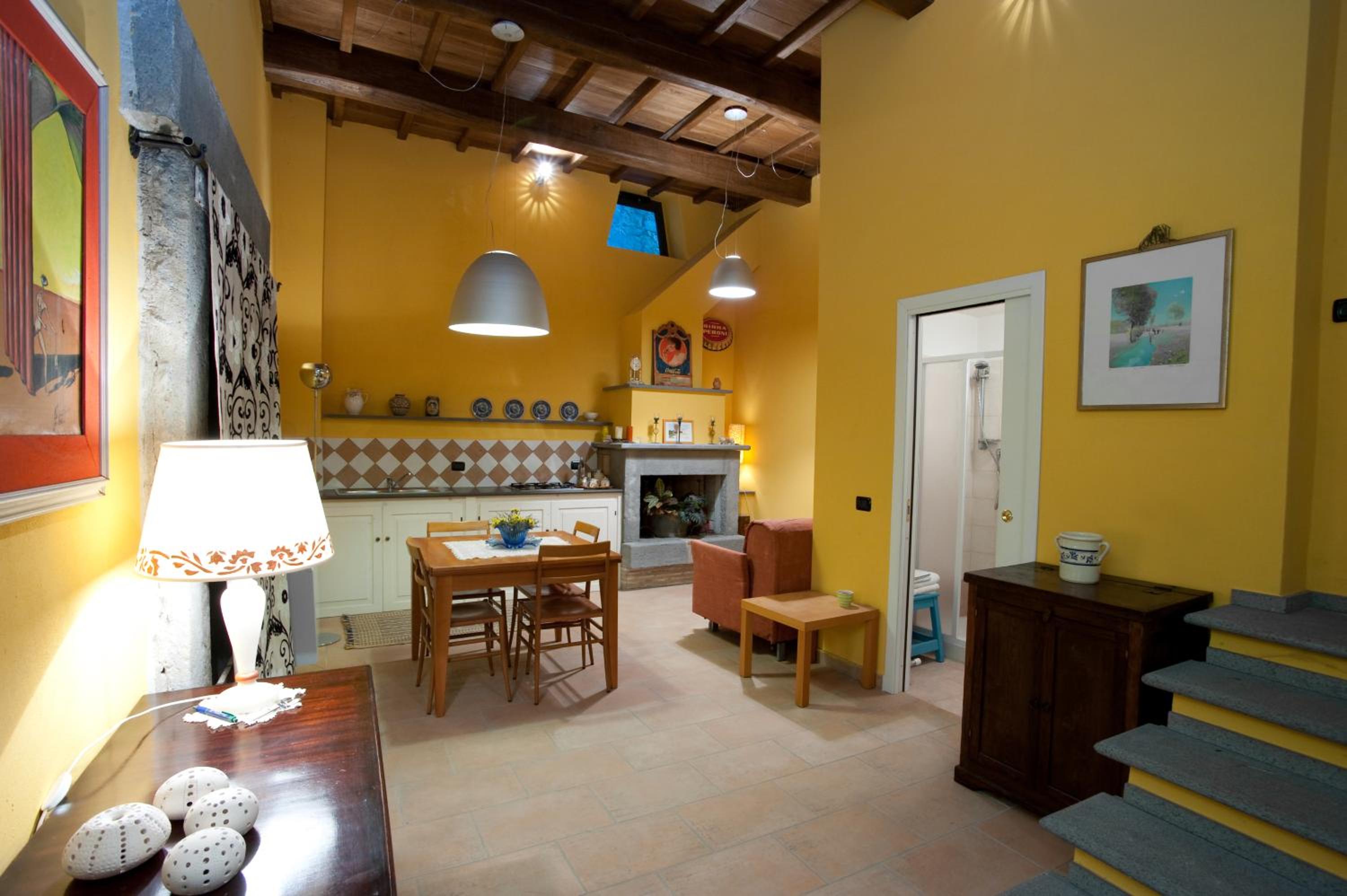 Double Room with Private Bathroom - Photo 2