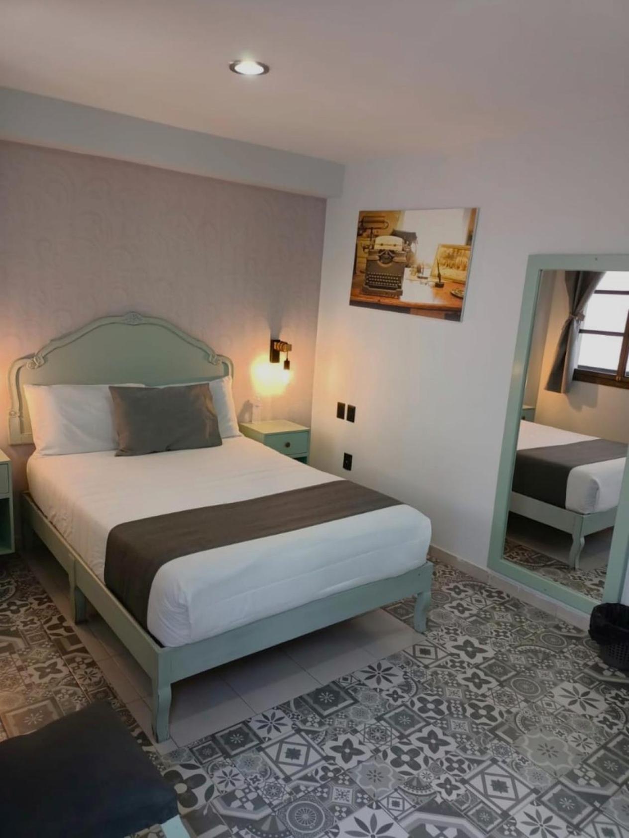 Standard Queen Room