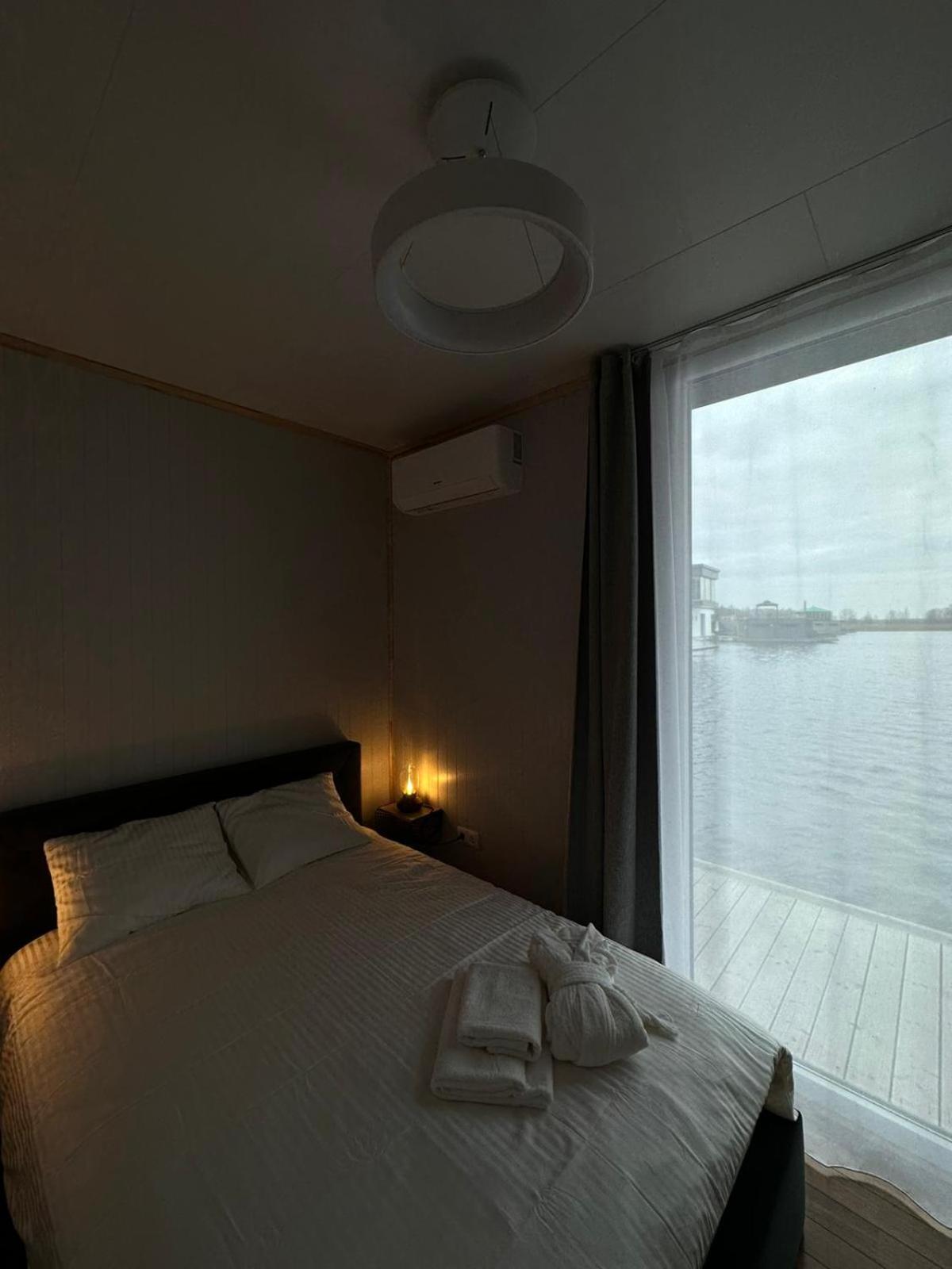 One-Bedroom House photo 1