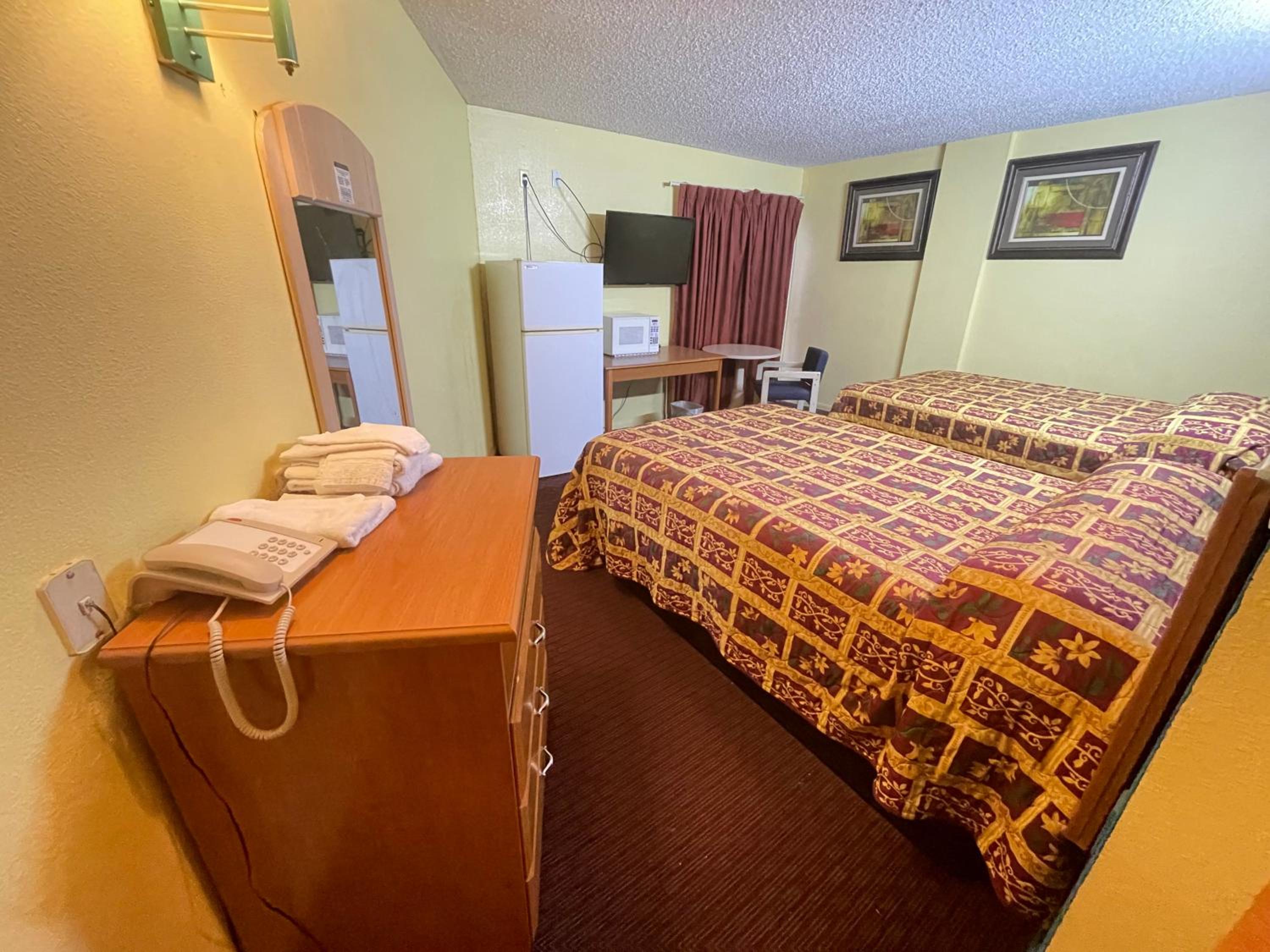 Double Room With Two Double Beds photo 2