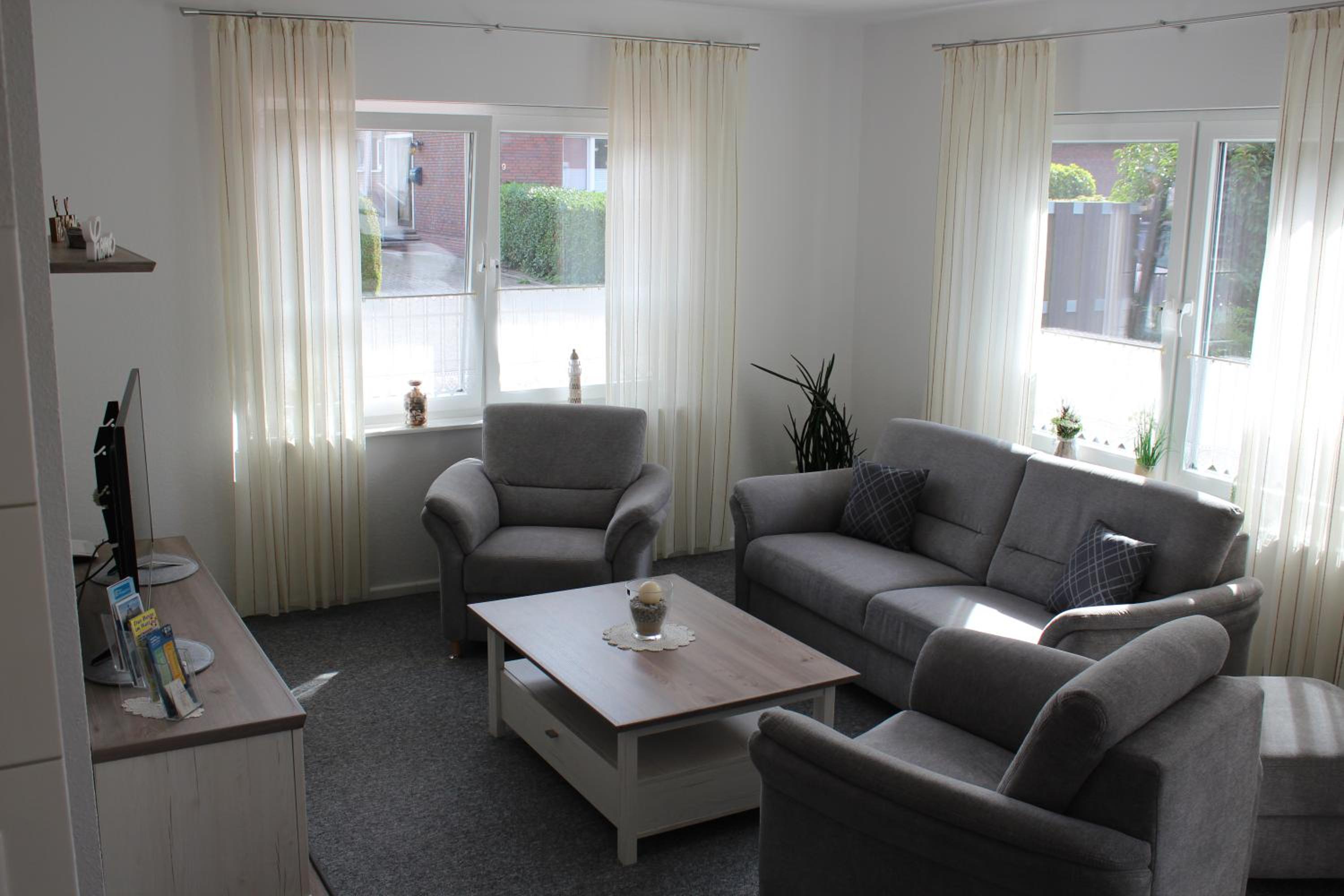 One-Bedroom Apartment photo 1