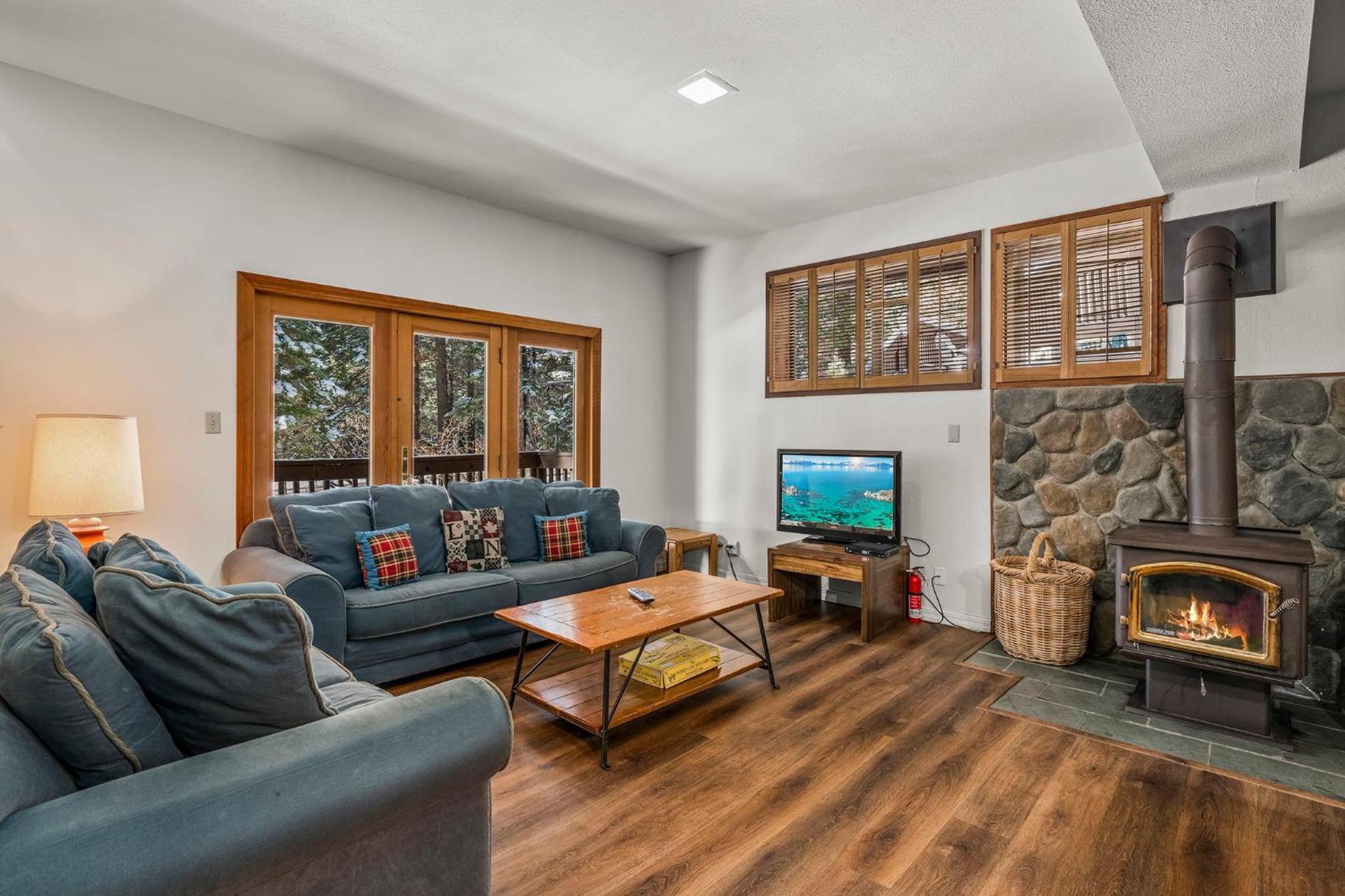 Six-Bedroom House photo 2