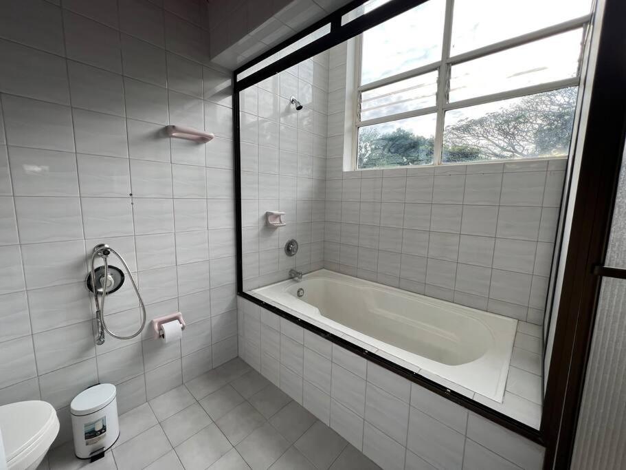 Four-Bedroom House photo 2