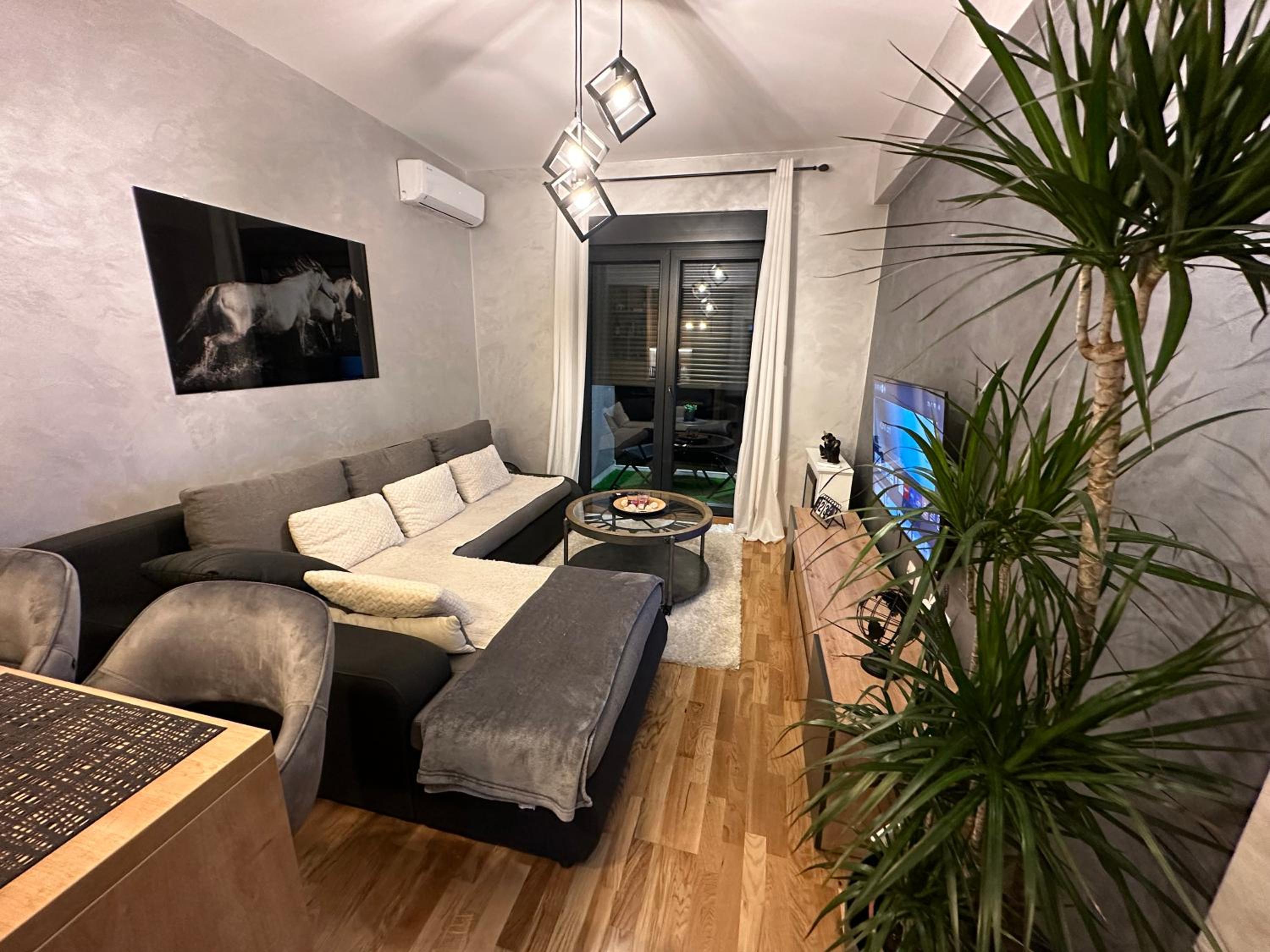 One-Bedroom Apartment photo 3