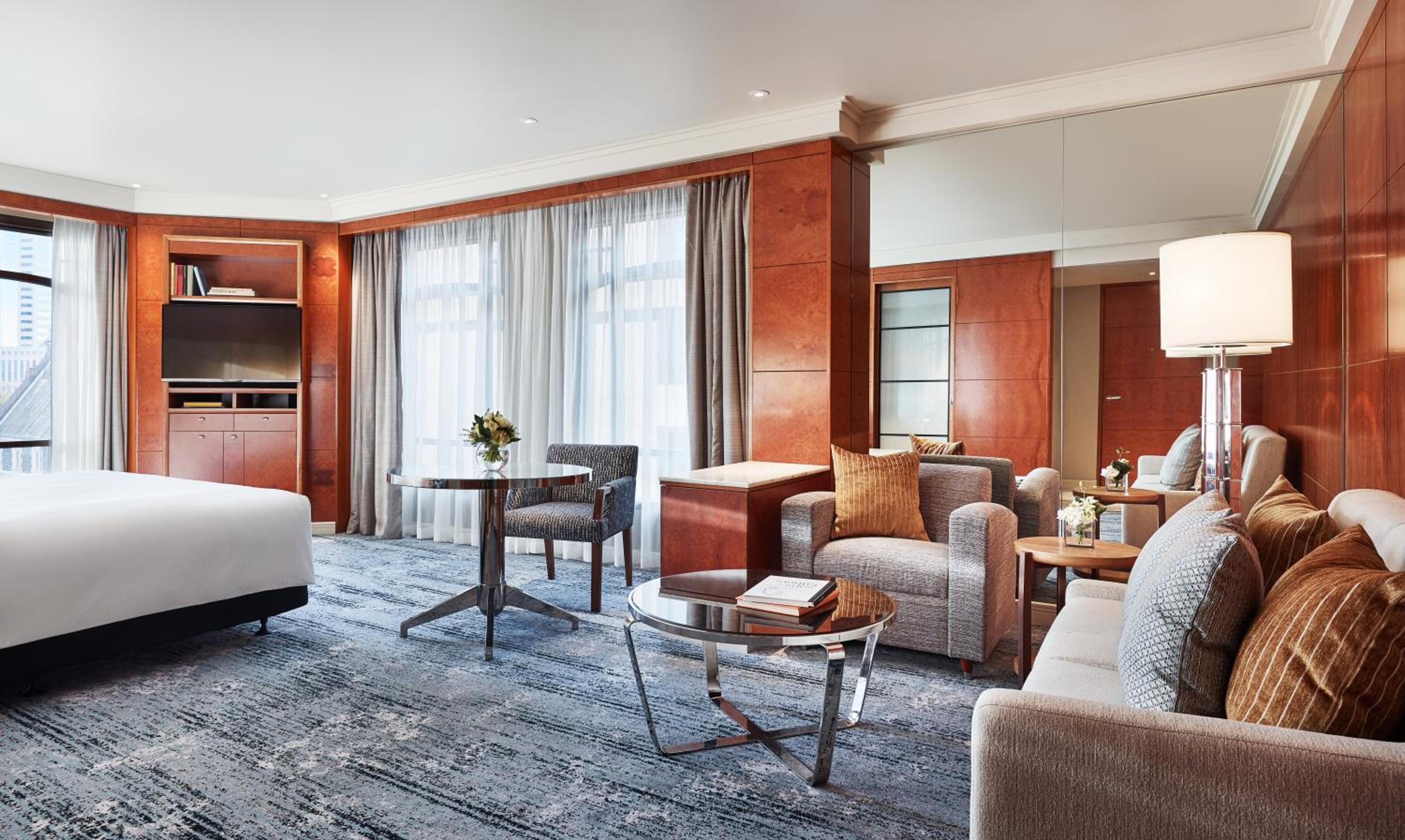 Deluxe King Room - Photo 4
