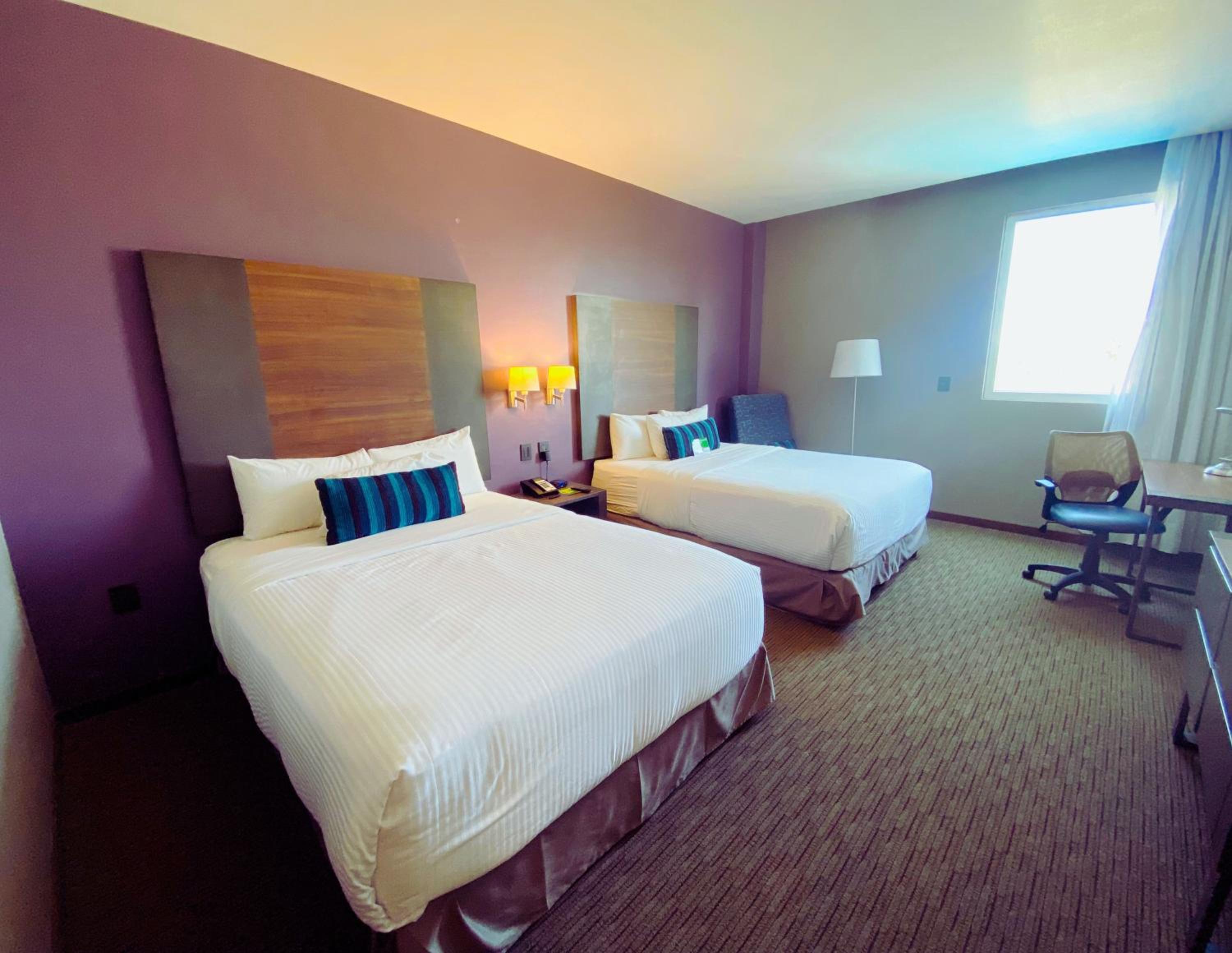 Queen Room with Two Queen Beds photo 3