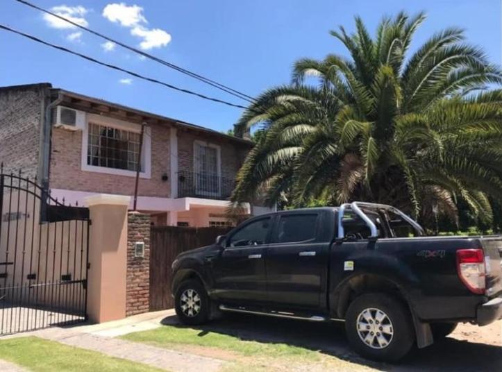 Five-Bedroom House photo 2