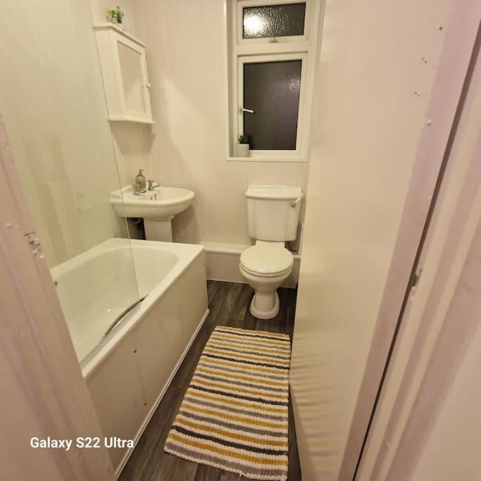 Four-Bedroom House photo 2