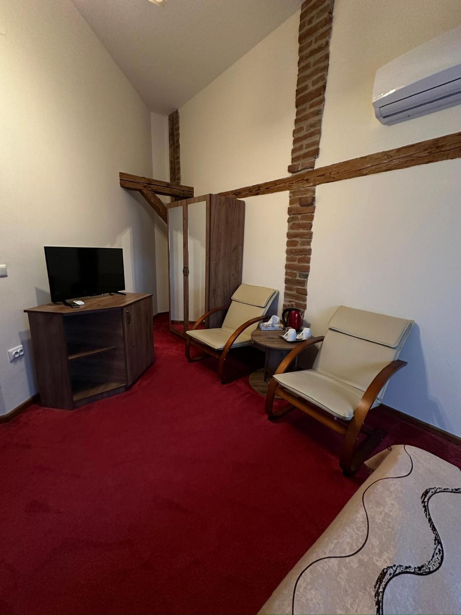 Double Room - Photo 24
