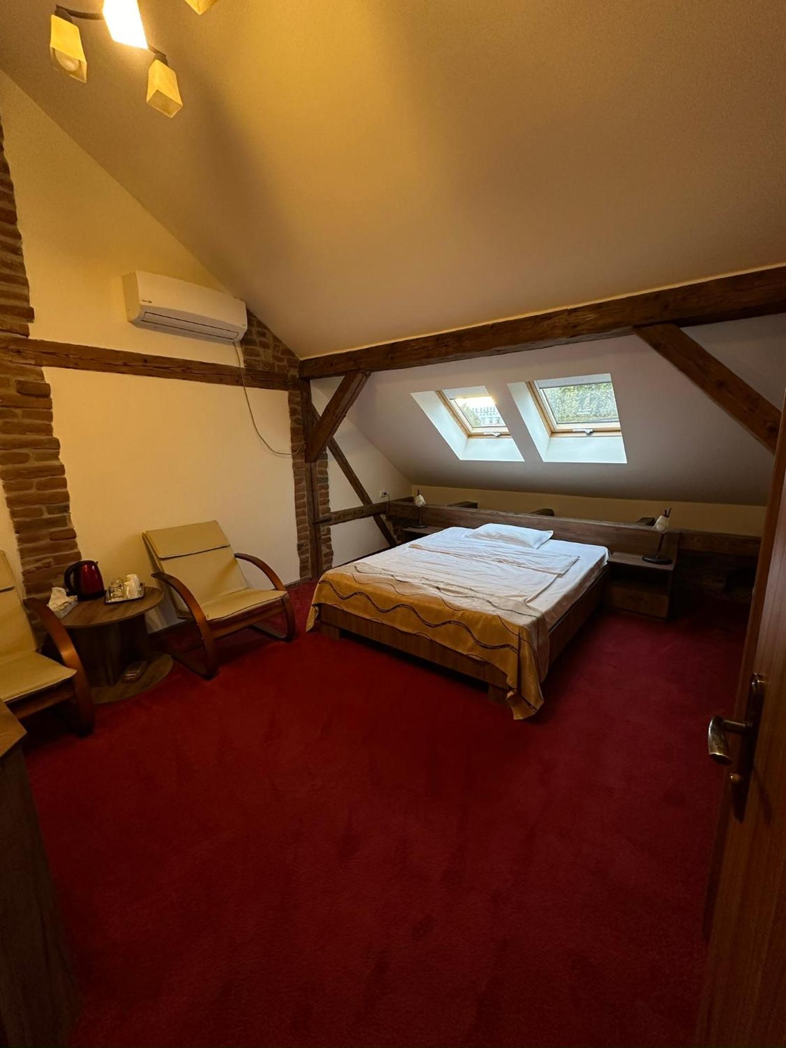 Double Room - Photo 23