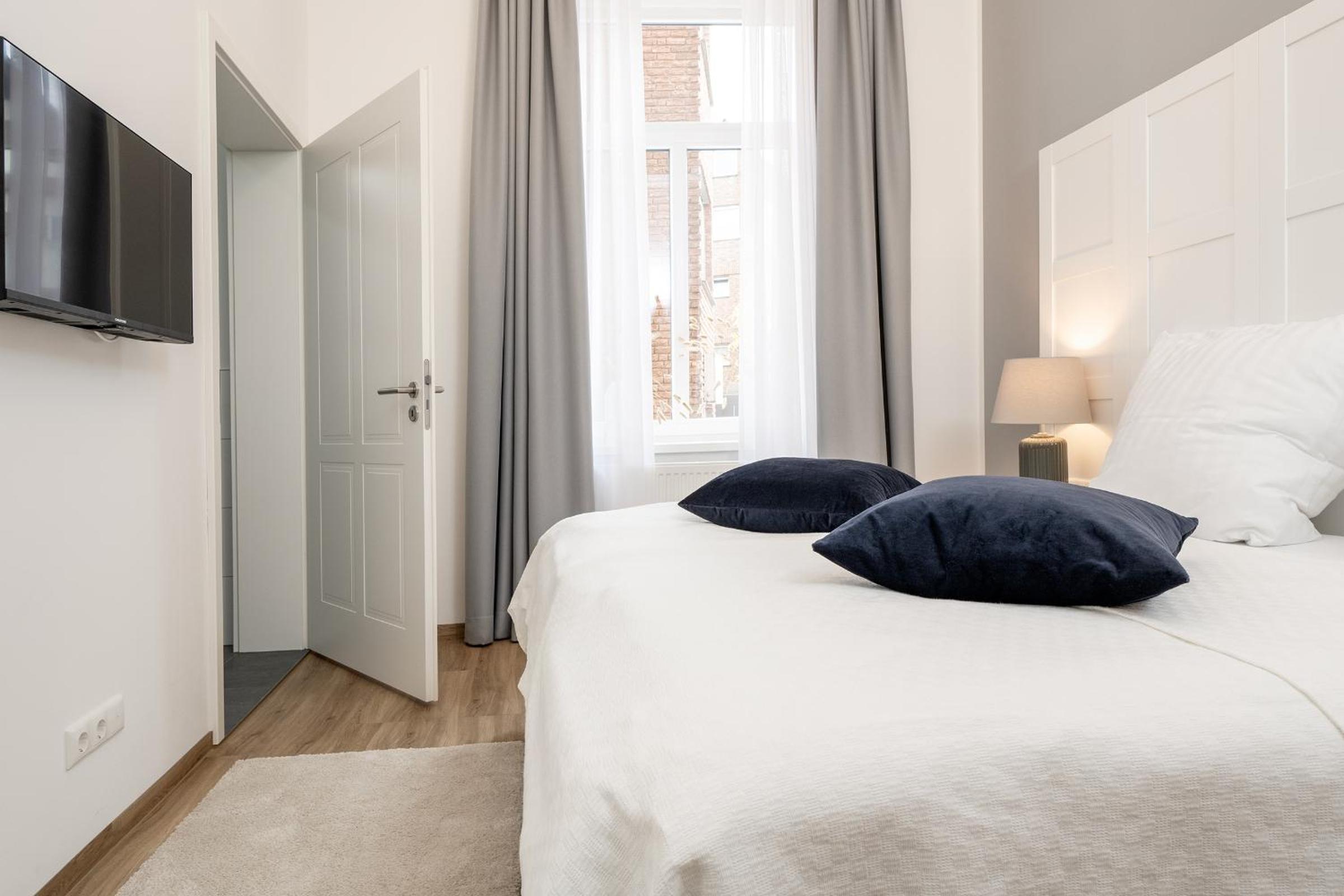 Double Room - Disability Access photo 3
