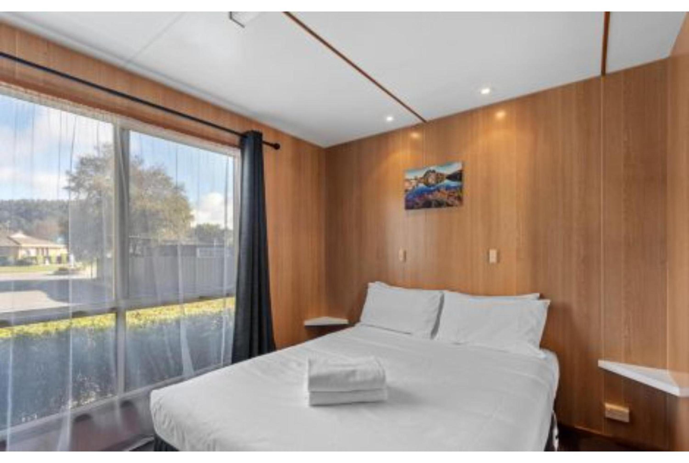 Standard Cabin - Sleeps 6  photo 3