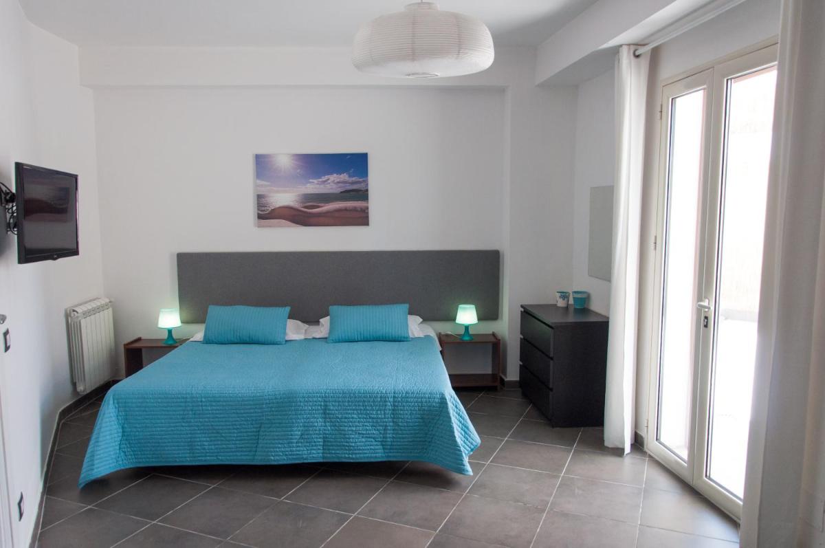 Triple Room with Terrace and a Private Bathroom photo 2