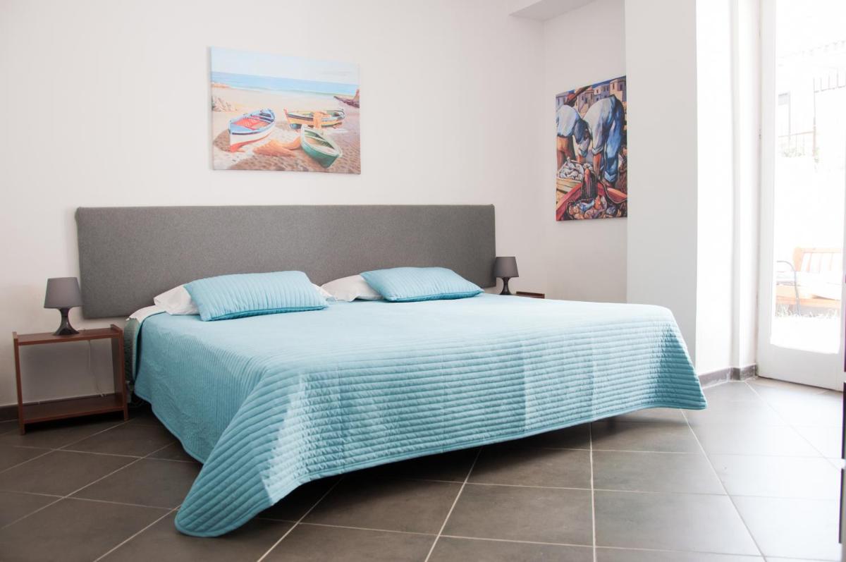 Triple Room with Terrace and a Private Bathroom photo 1
