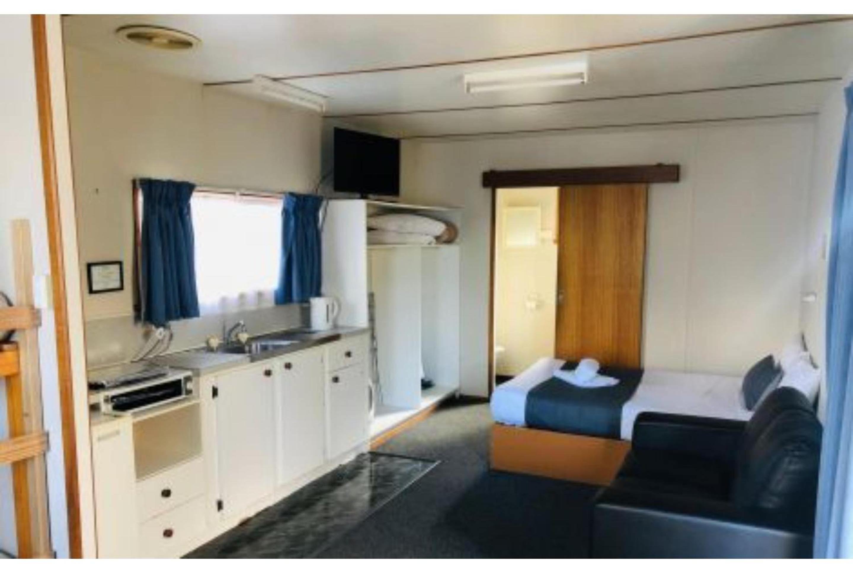 Economy Cabin - Sleeps 4 - Pet Friendly photo 1