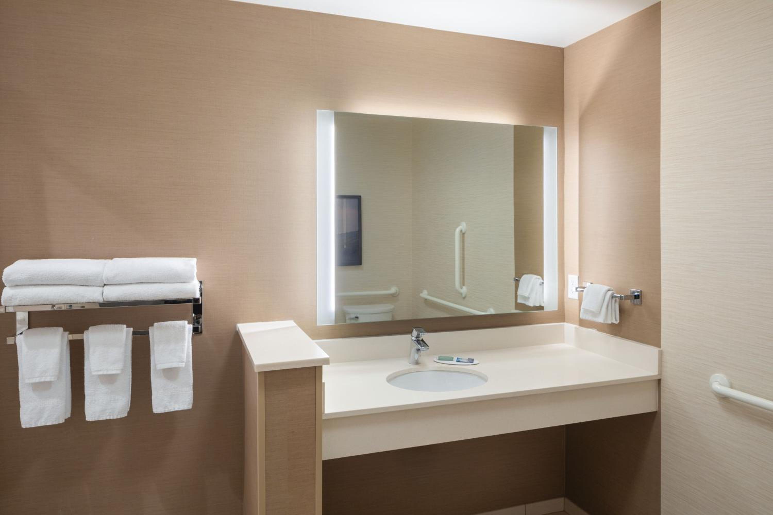 King Suite with Sofa Bed - Hearing Accessible photo 2