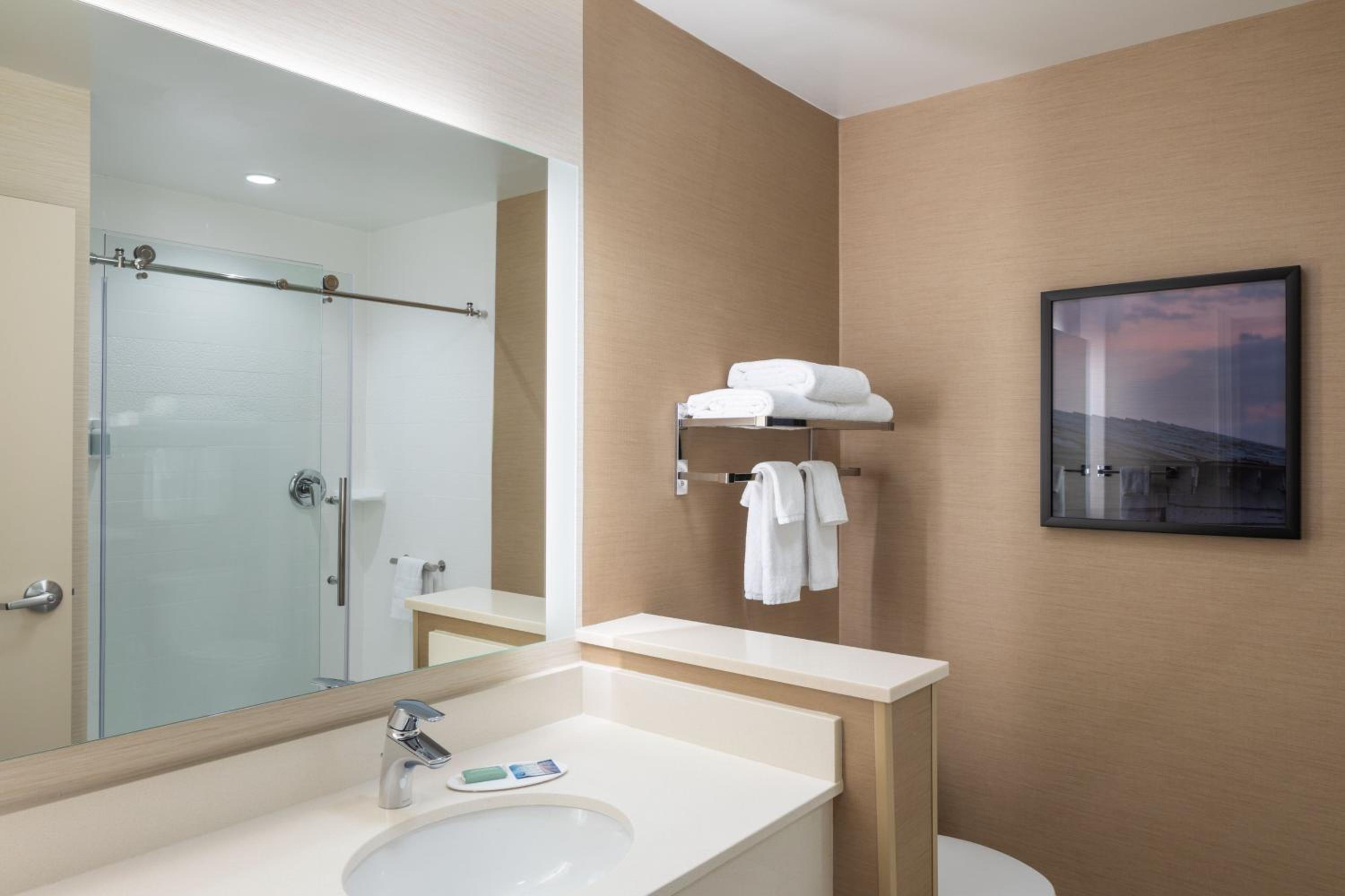 King Suite with Sofa Bed - Hearing Accessible photo 3