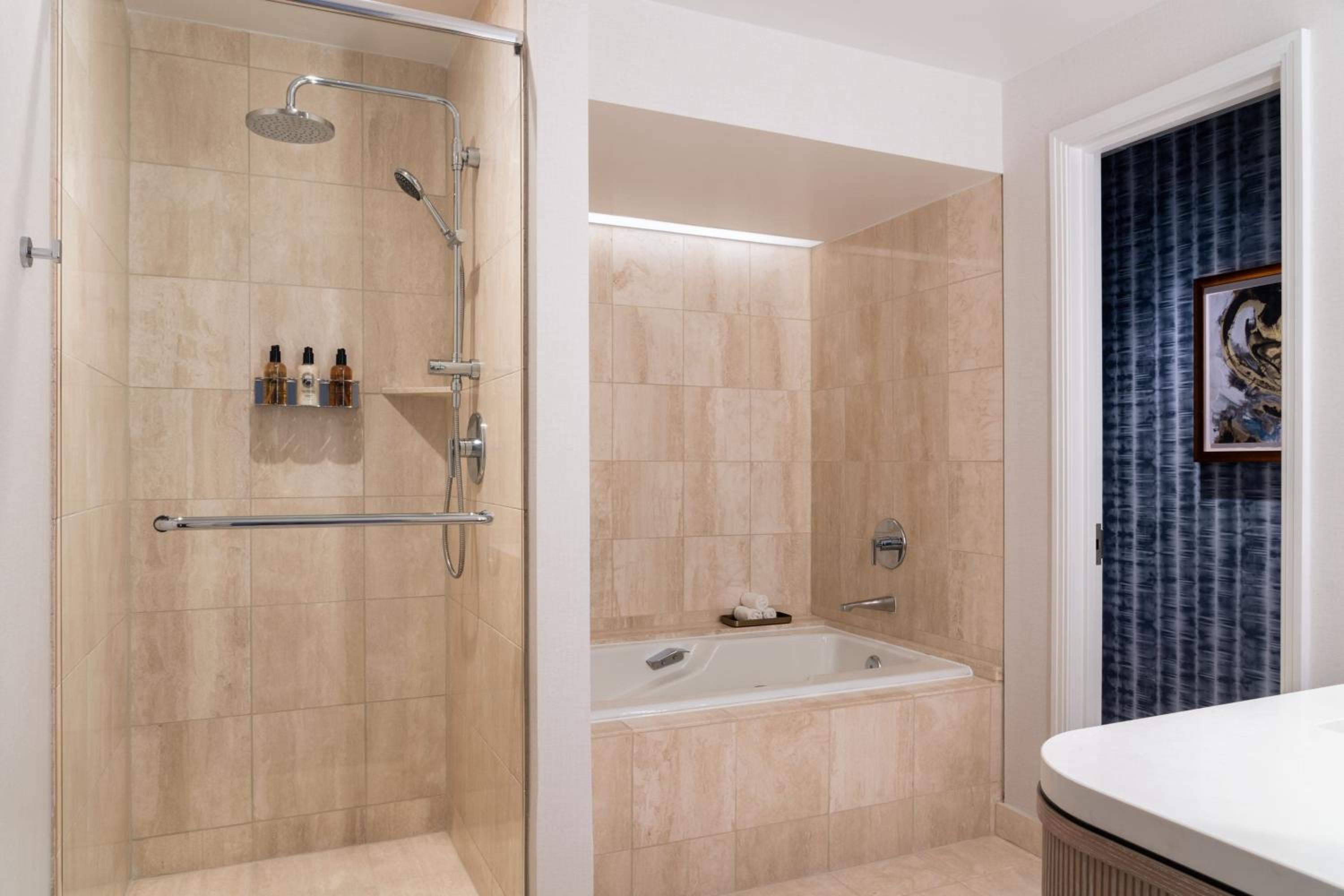 Tower Deluxe, Guest room, 2 Double, Balcony - Photo 2