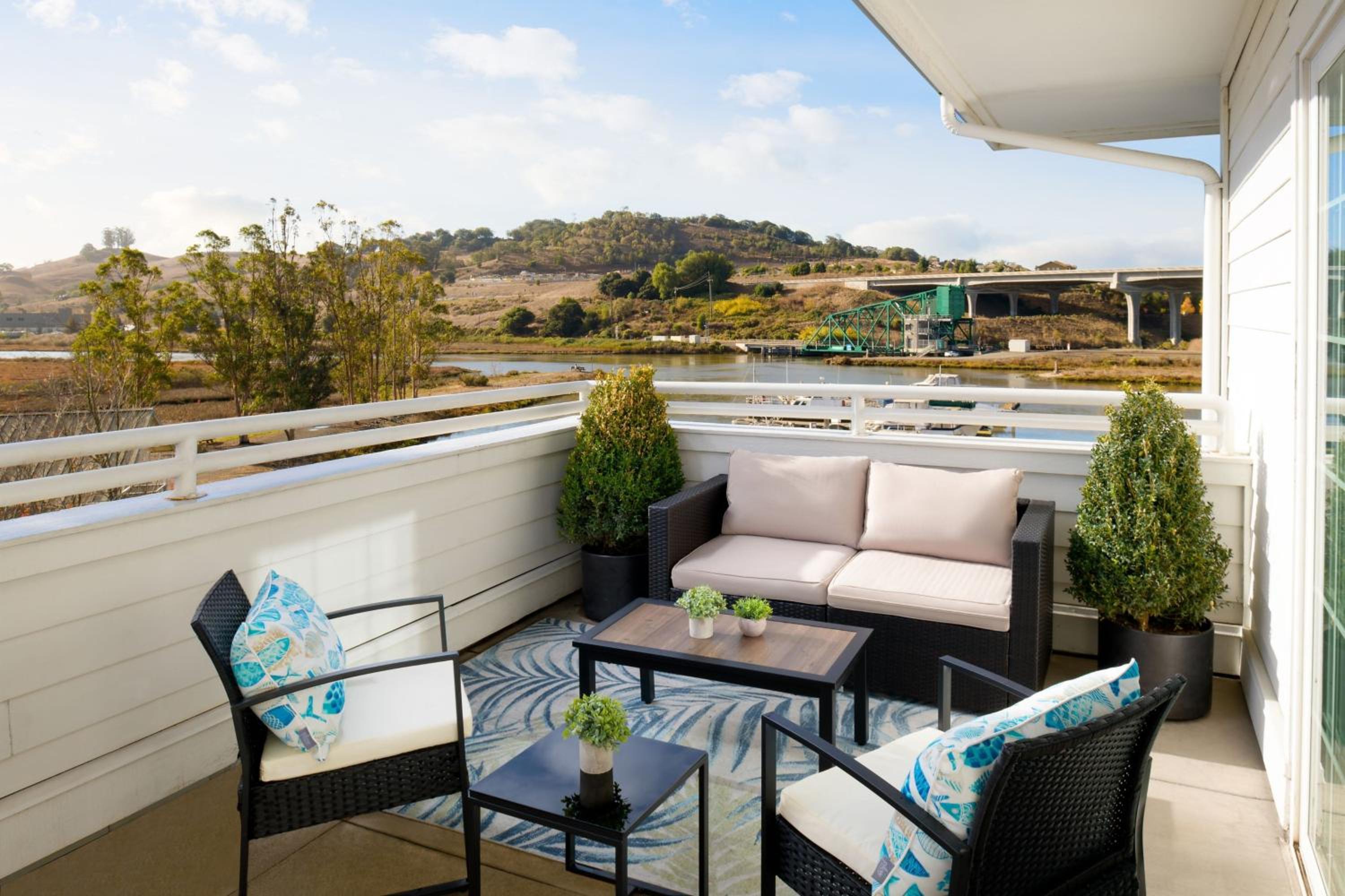 Junior King Suite with Marina View - Photo 8
