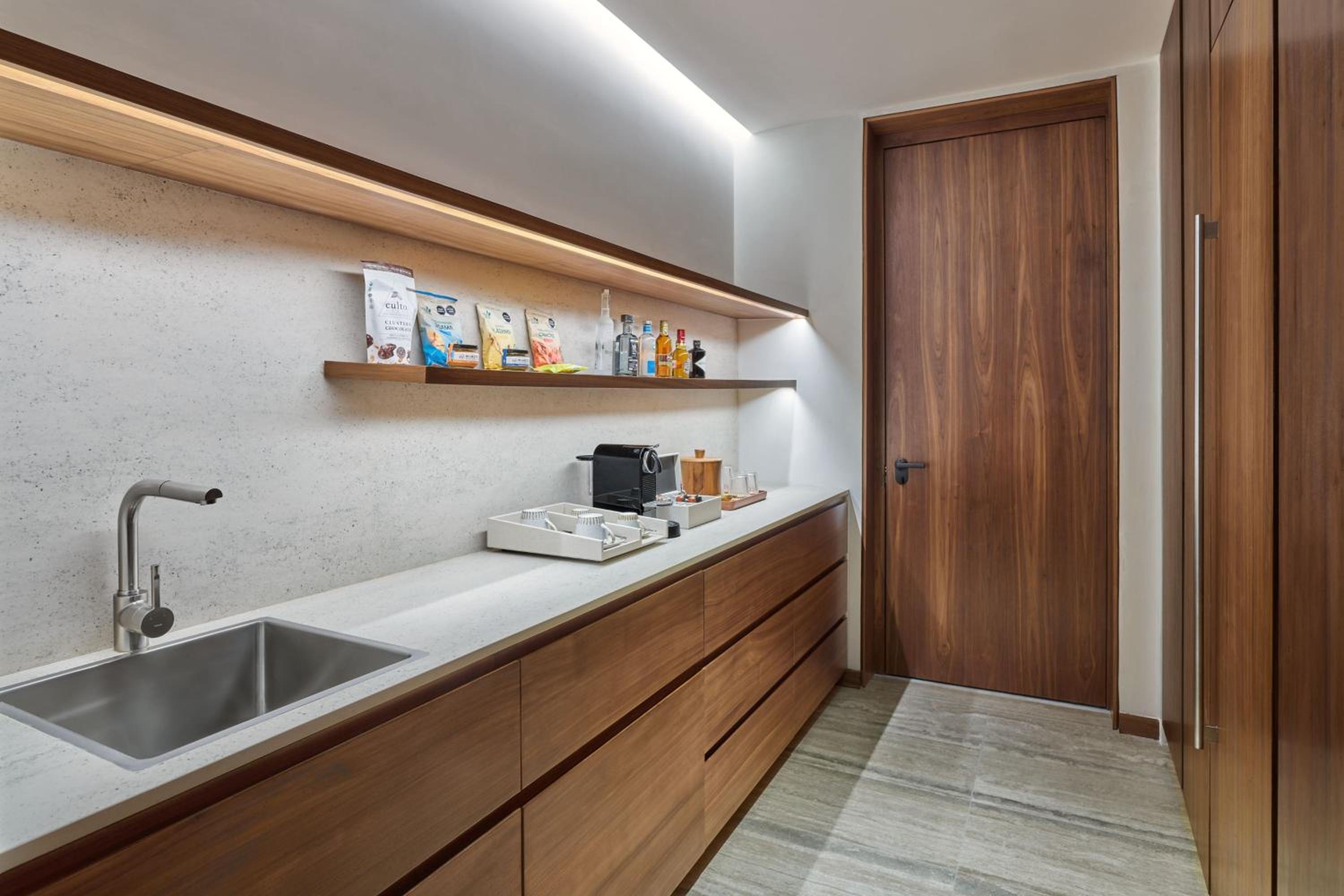 Caroline Astor Corner King Suite with Ocean View - Photo 6