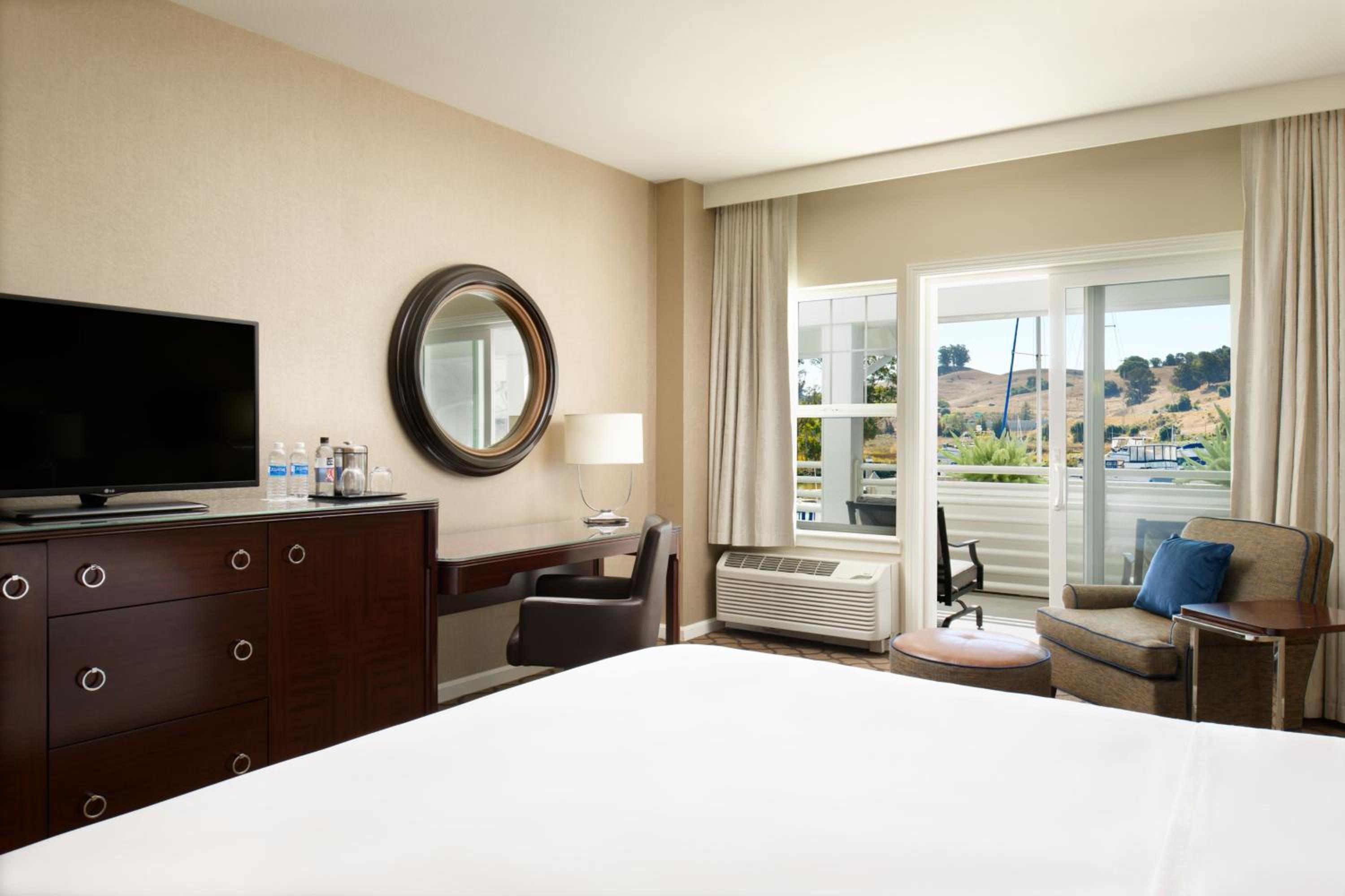 Deluxe King Room with Patio and Marina View - Photo 6