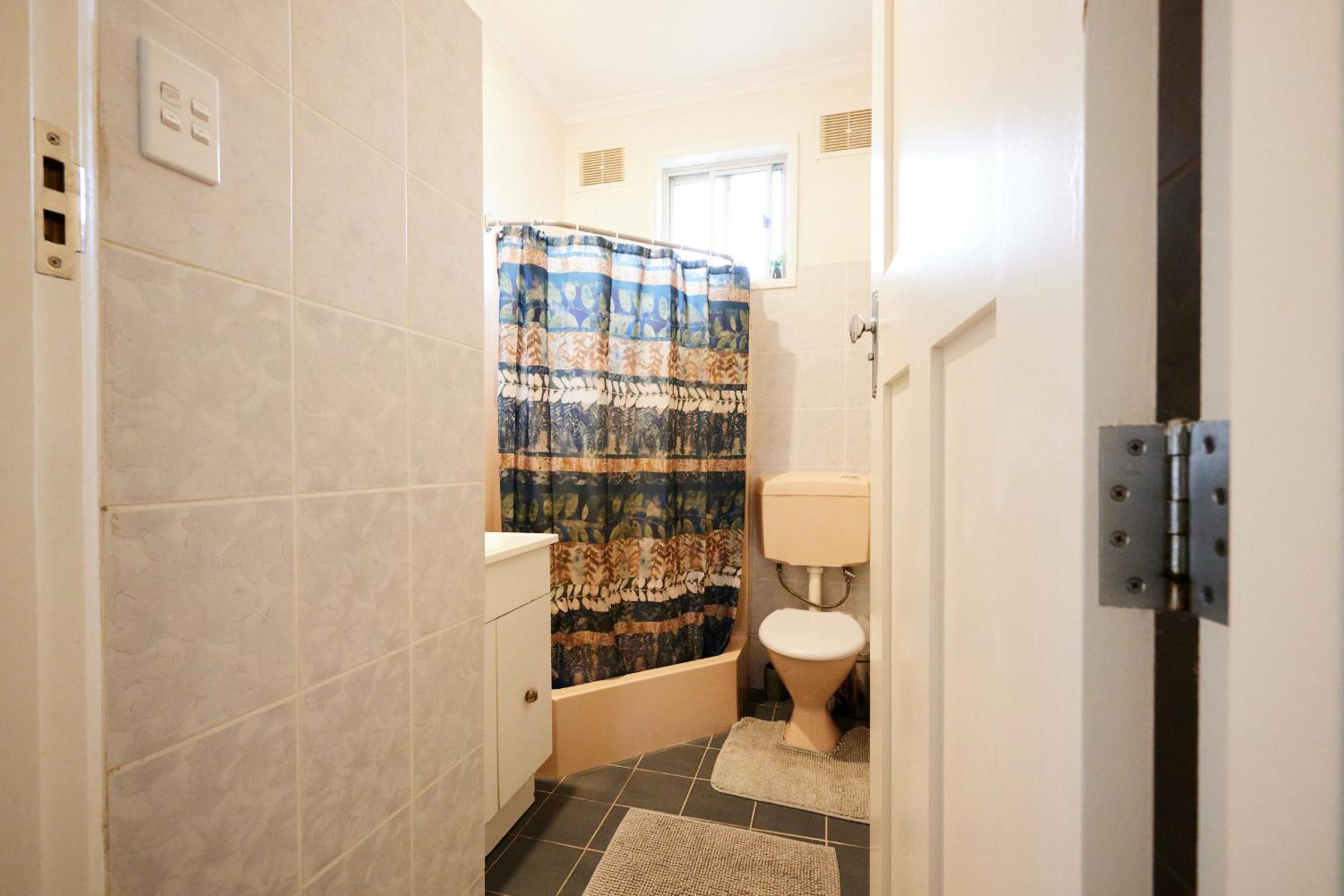 Three-Bedroom House photo 2