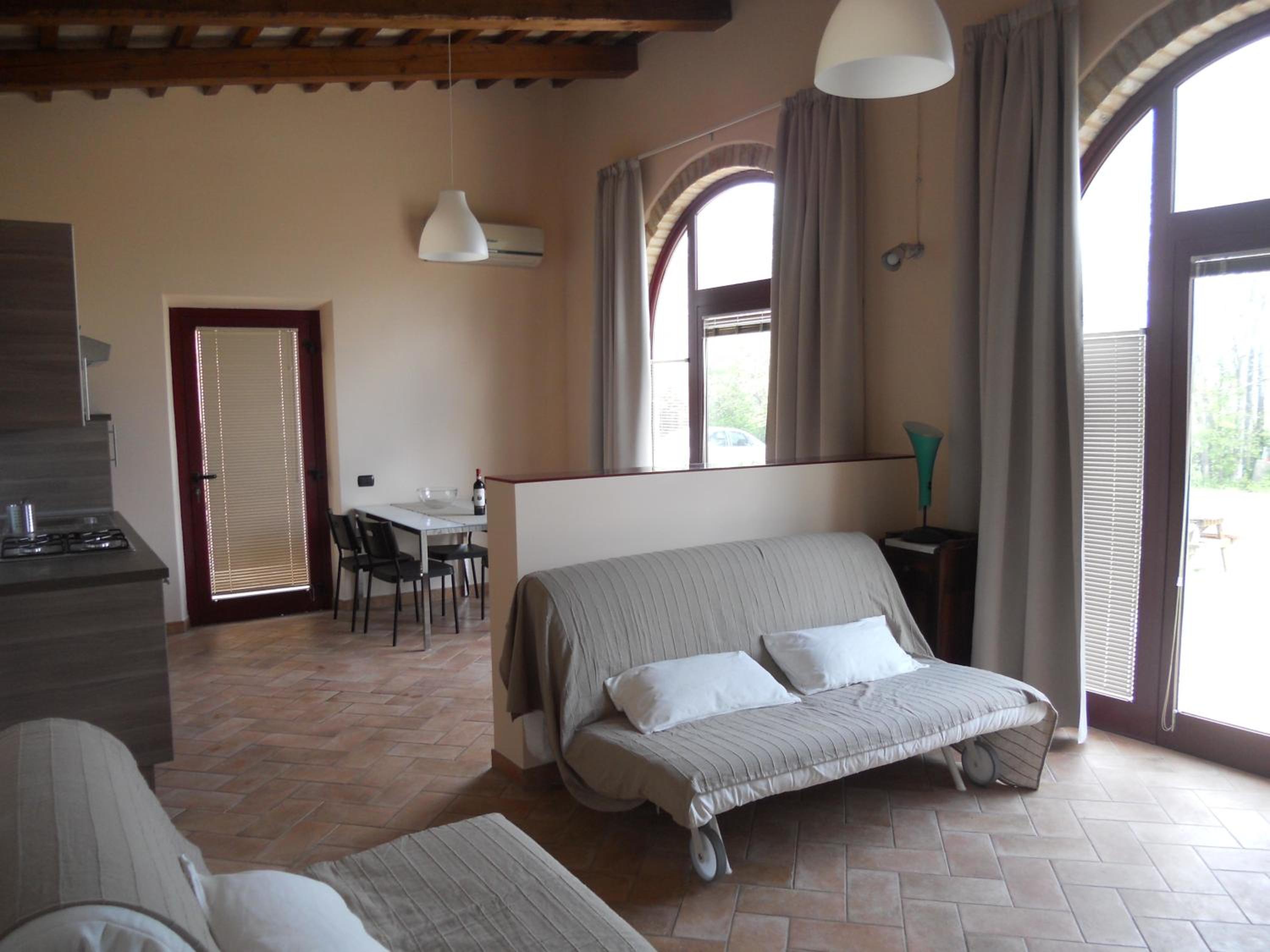 One-Bedroom Apartment - Annex - Photo 1