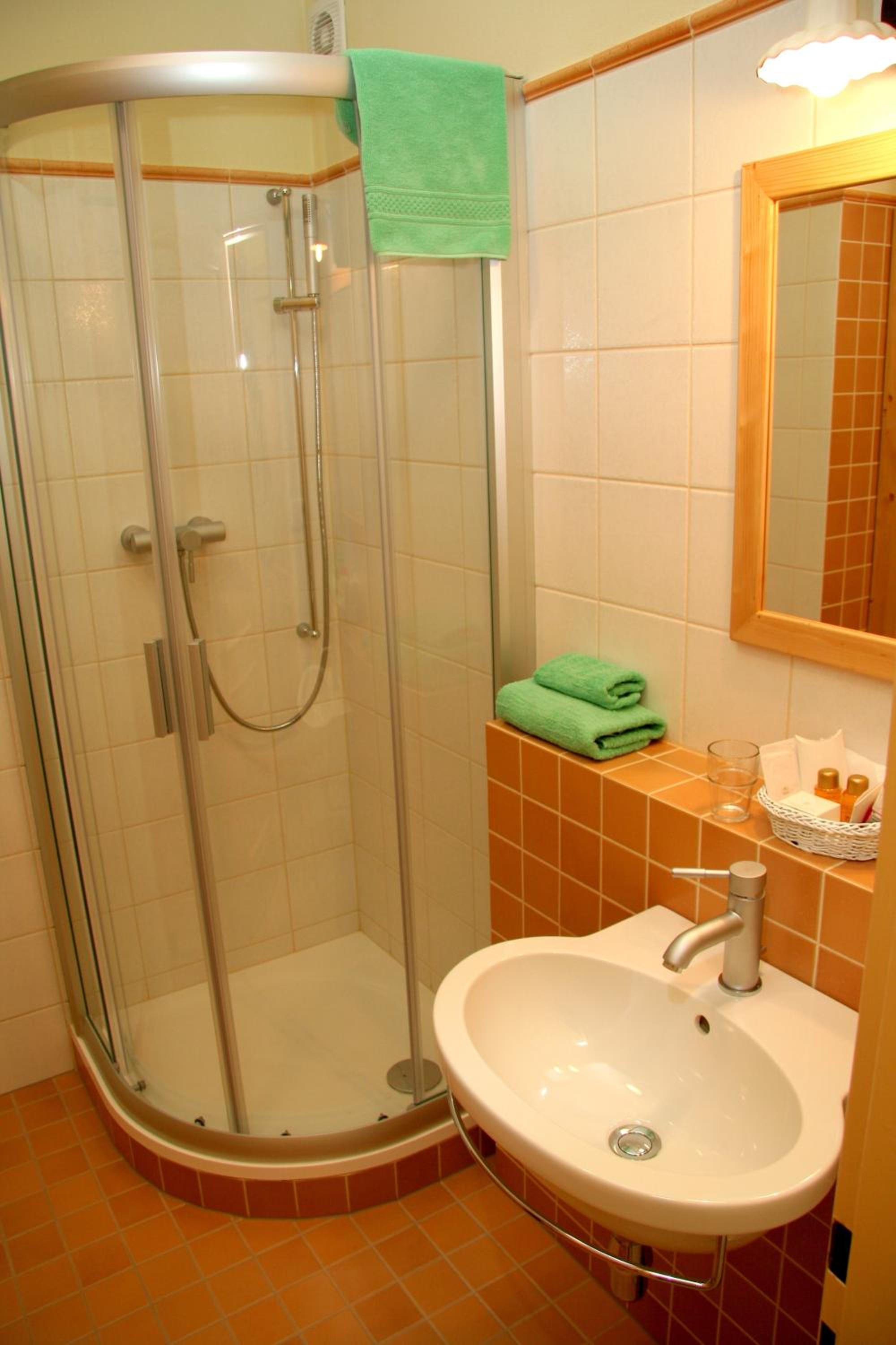 Standard Double or Twin Room - Photo 4