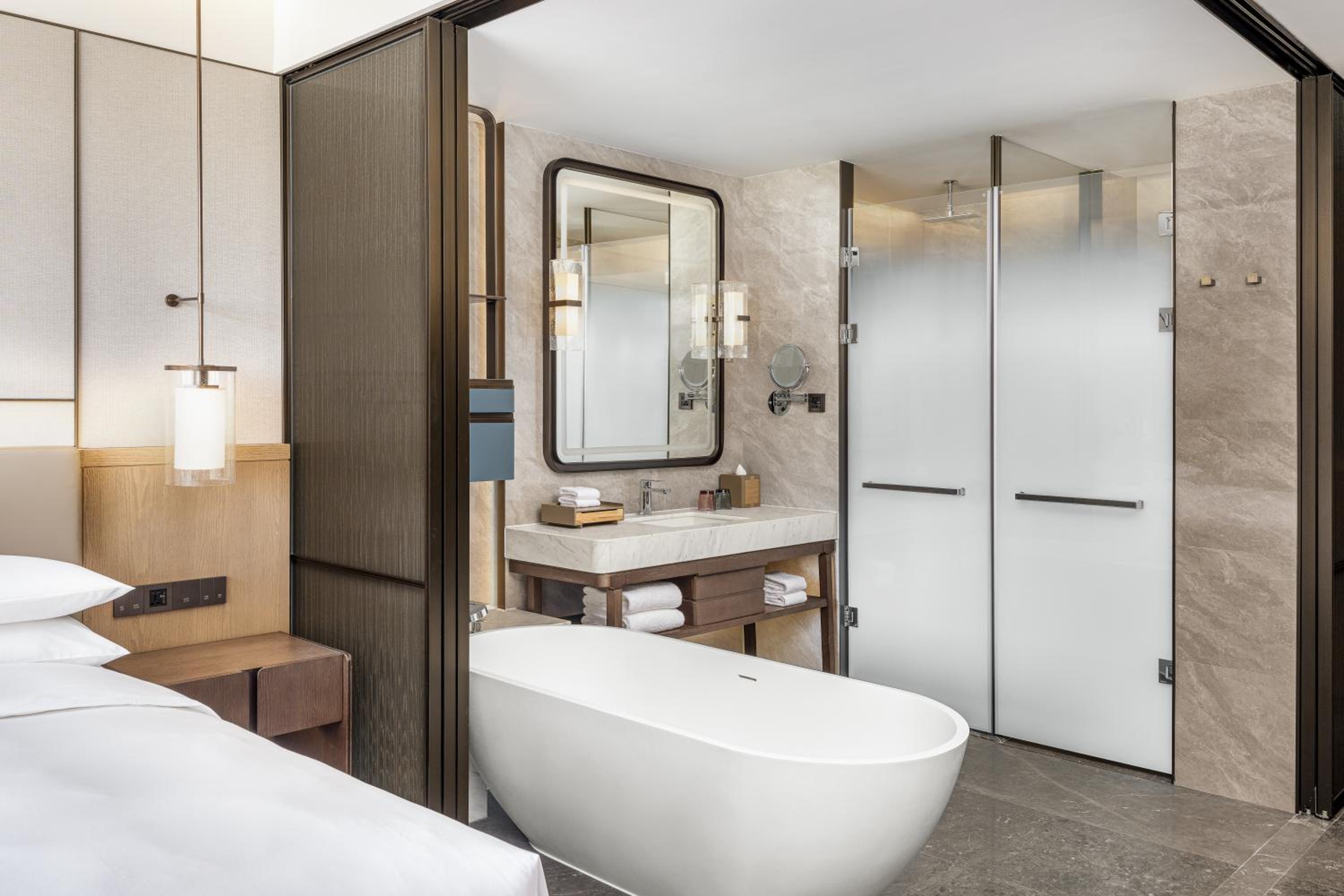 Deluxe King Room photo 2