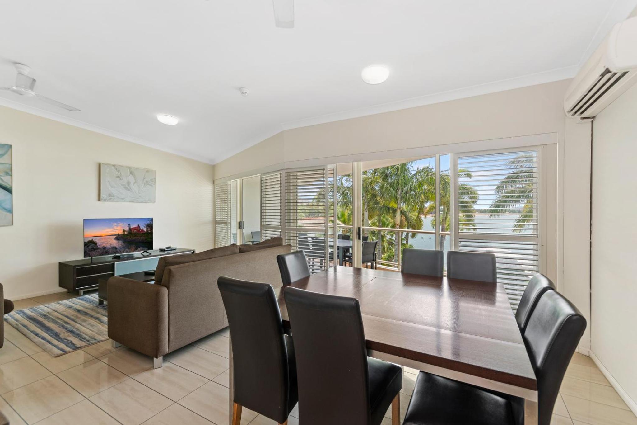 Two-Bedroom Apartment with Ocean View - Stair Access photo 2