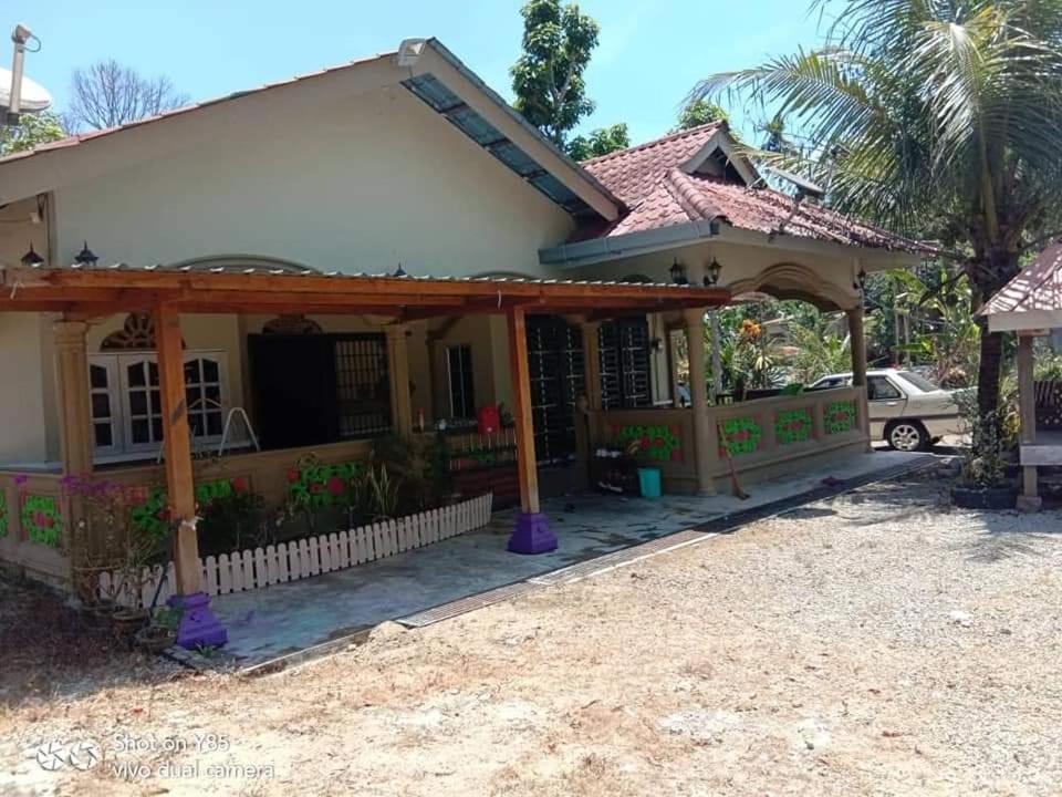 Three-Bedroom House photo 1