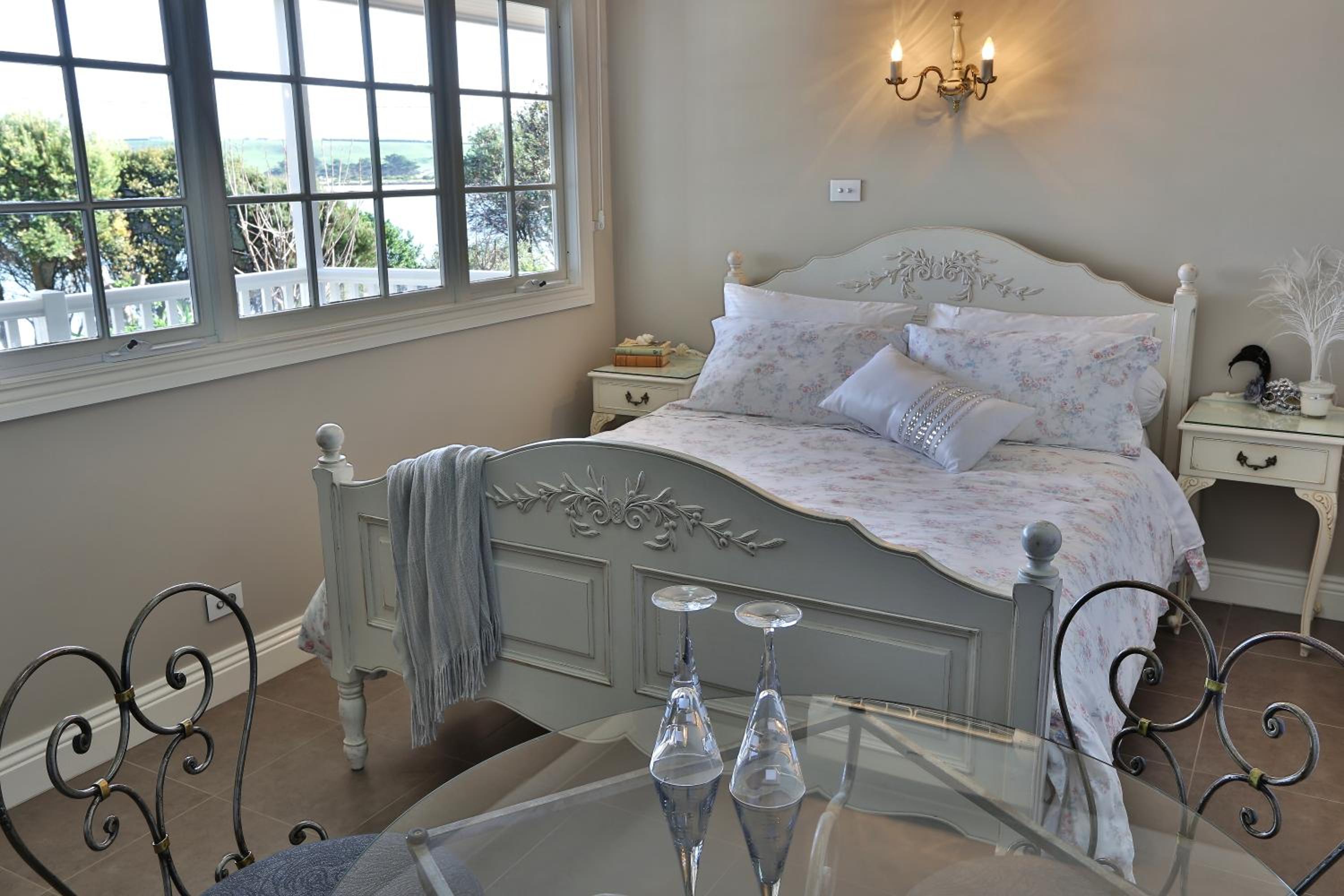 Weatherly Queen Suite