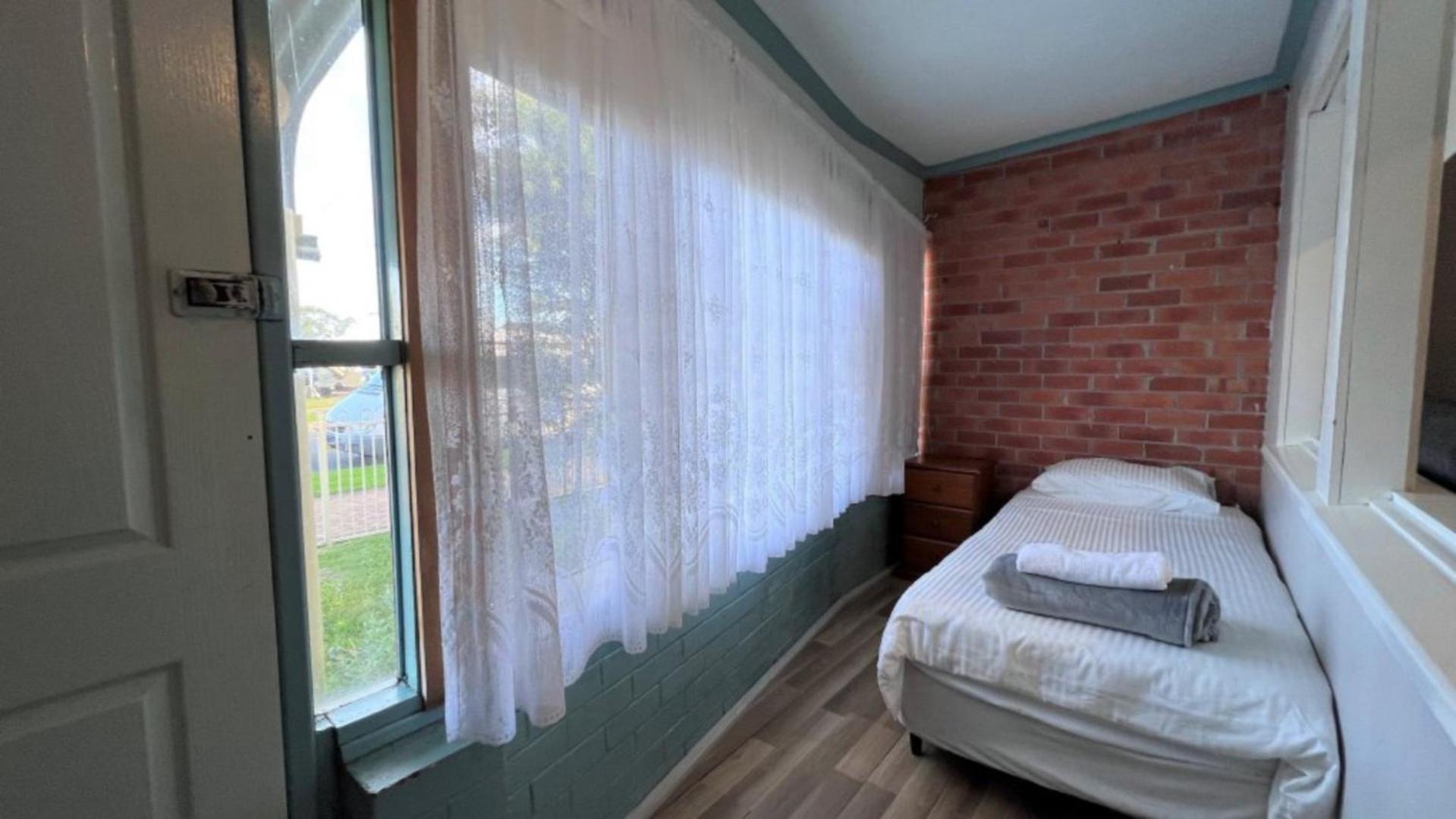 Three-Bedroom House photo 3