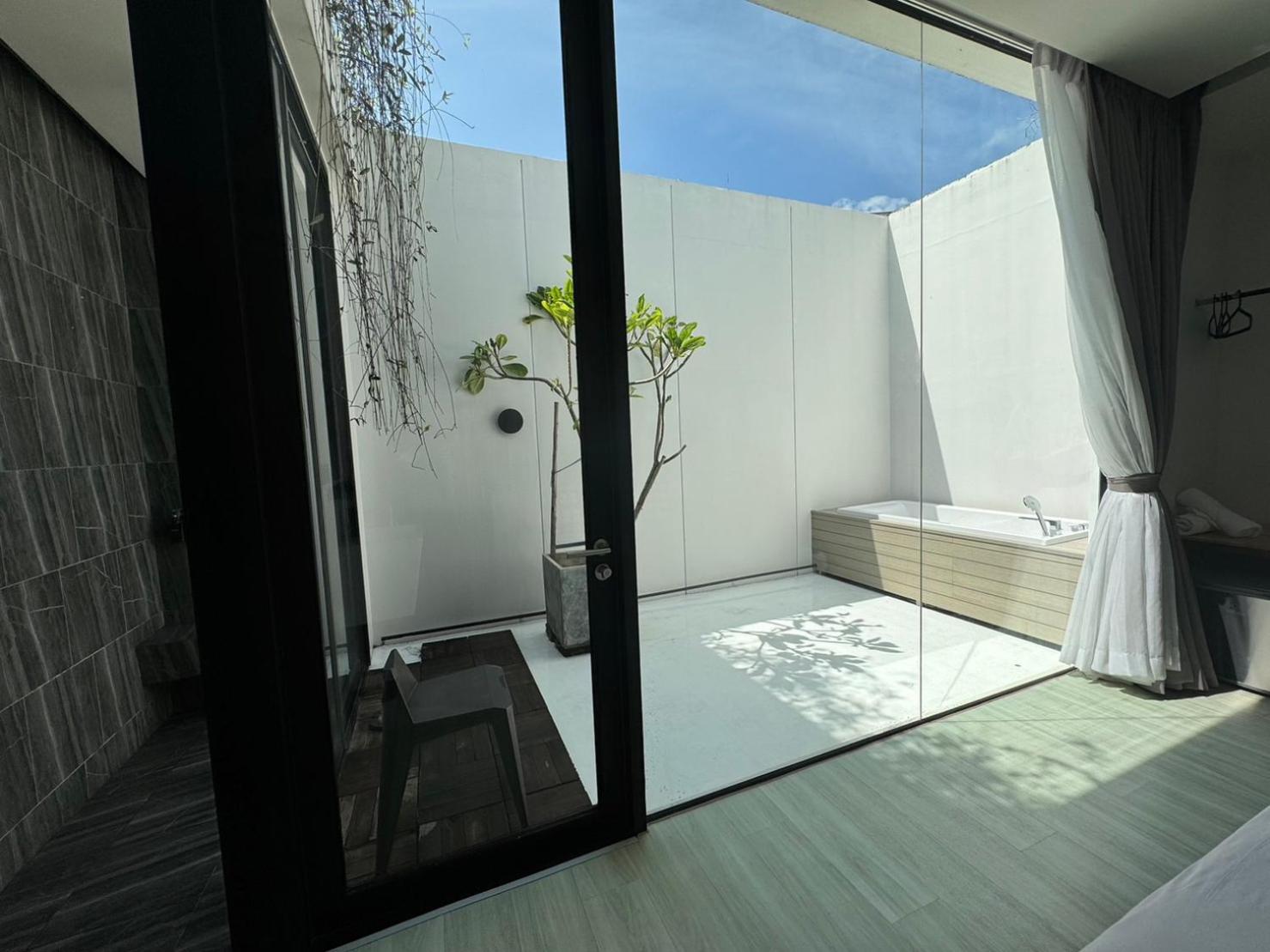 Standard Double Room - Photo 7