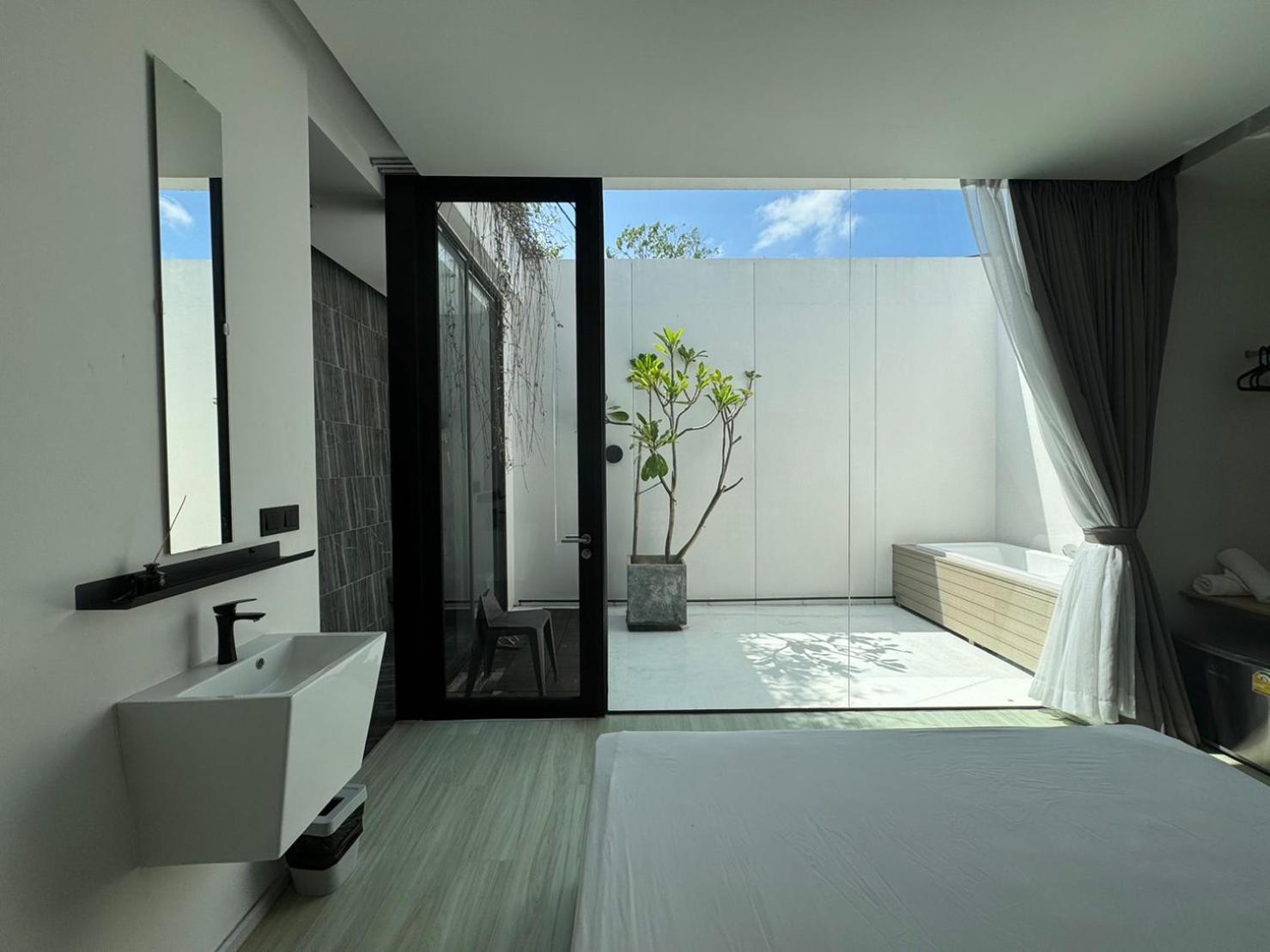 Standard Double Room - Photo 2