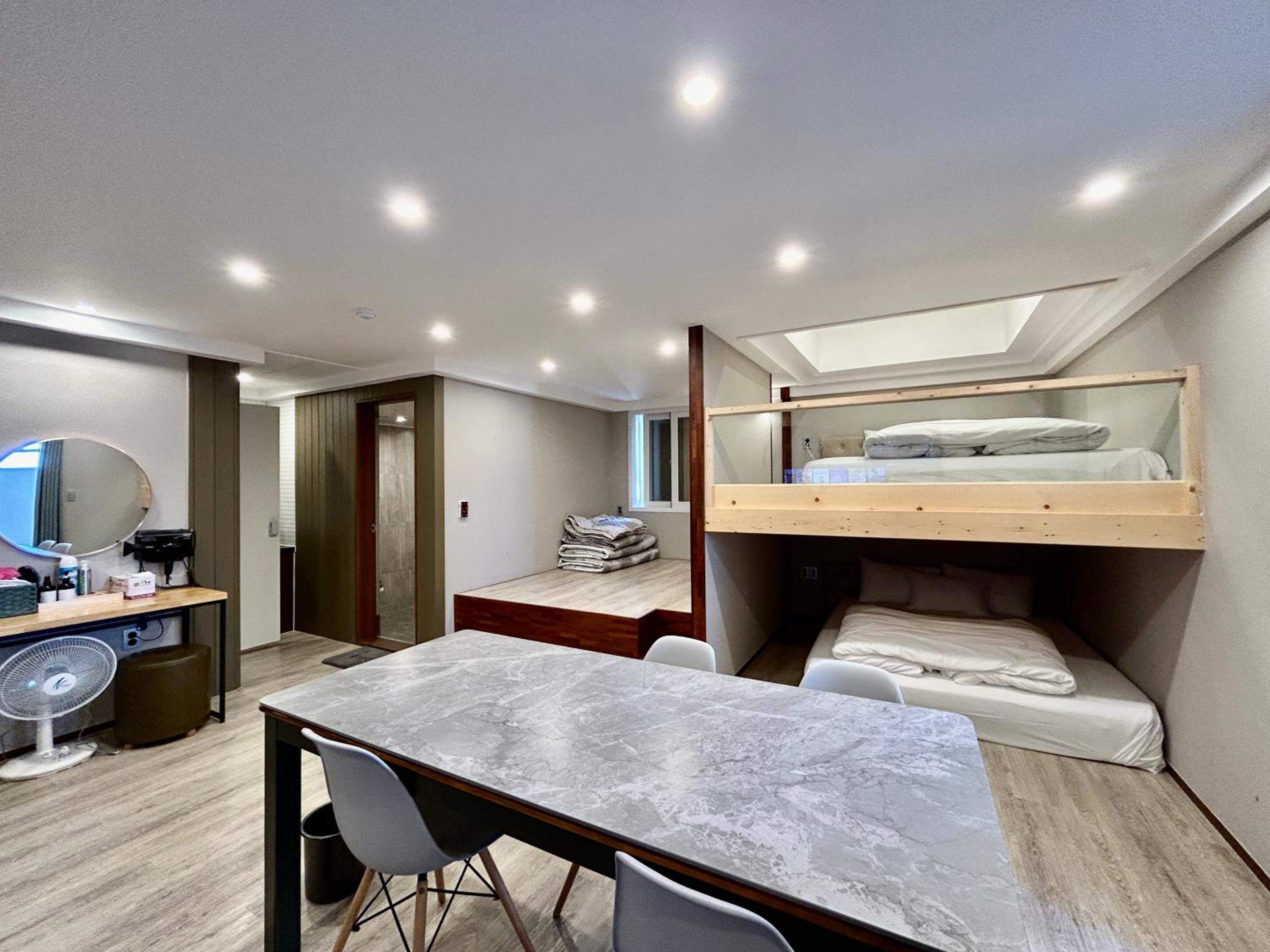duplex family room (max 6) - Photo 5