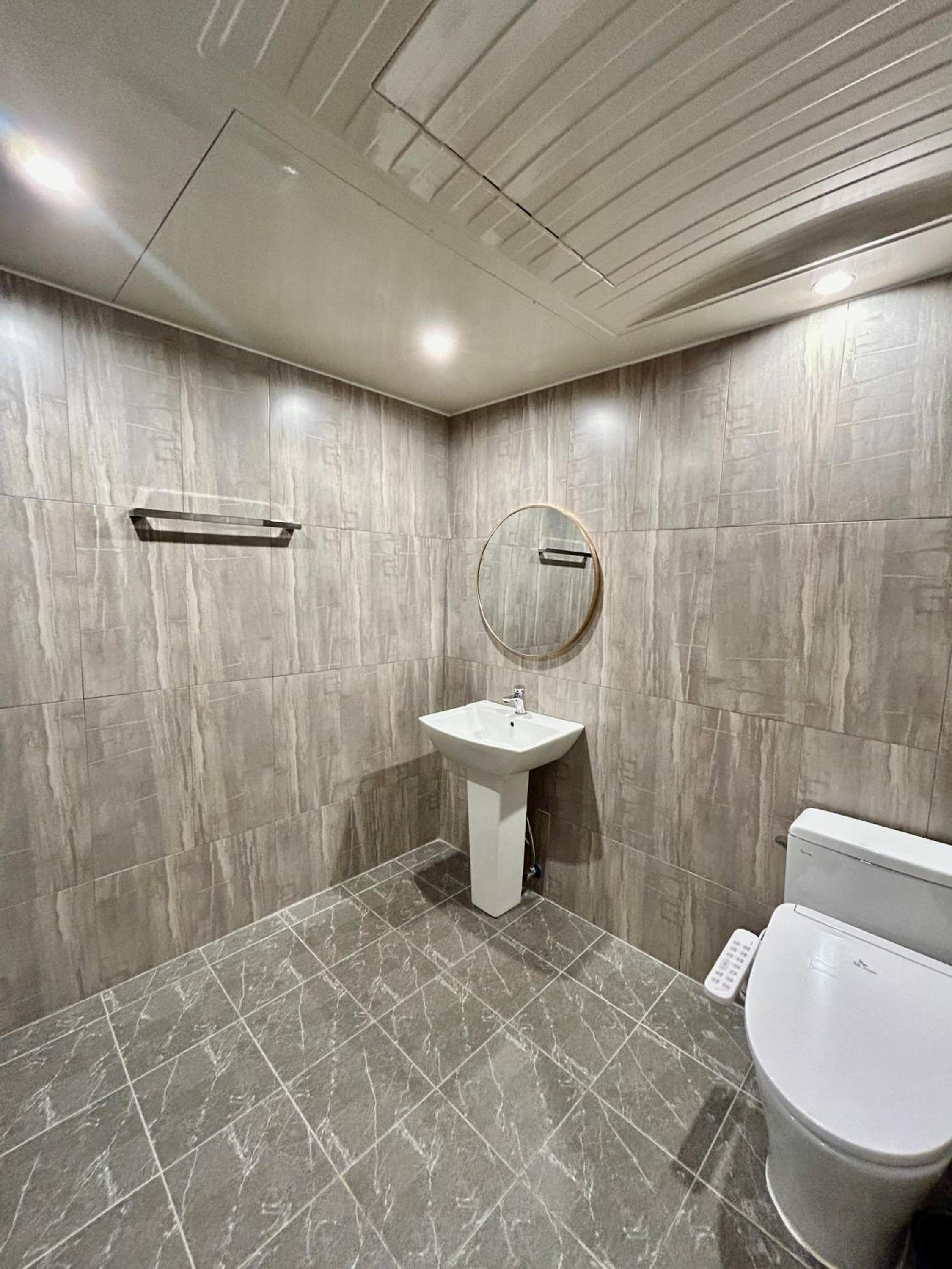 Suite B - Photo 12