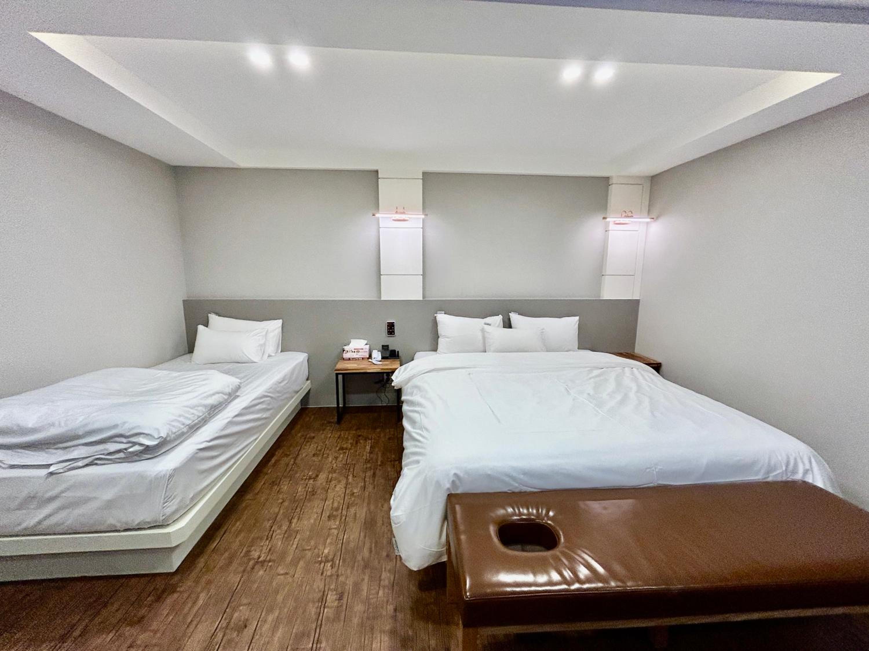 Suite B - Photo 5