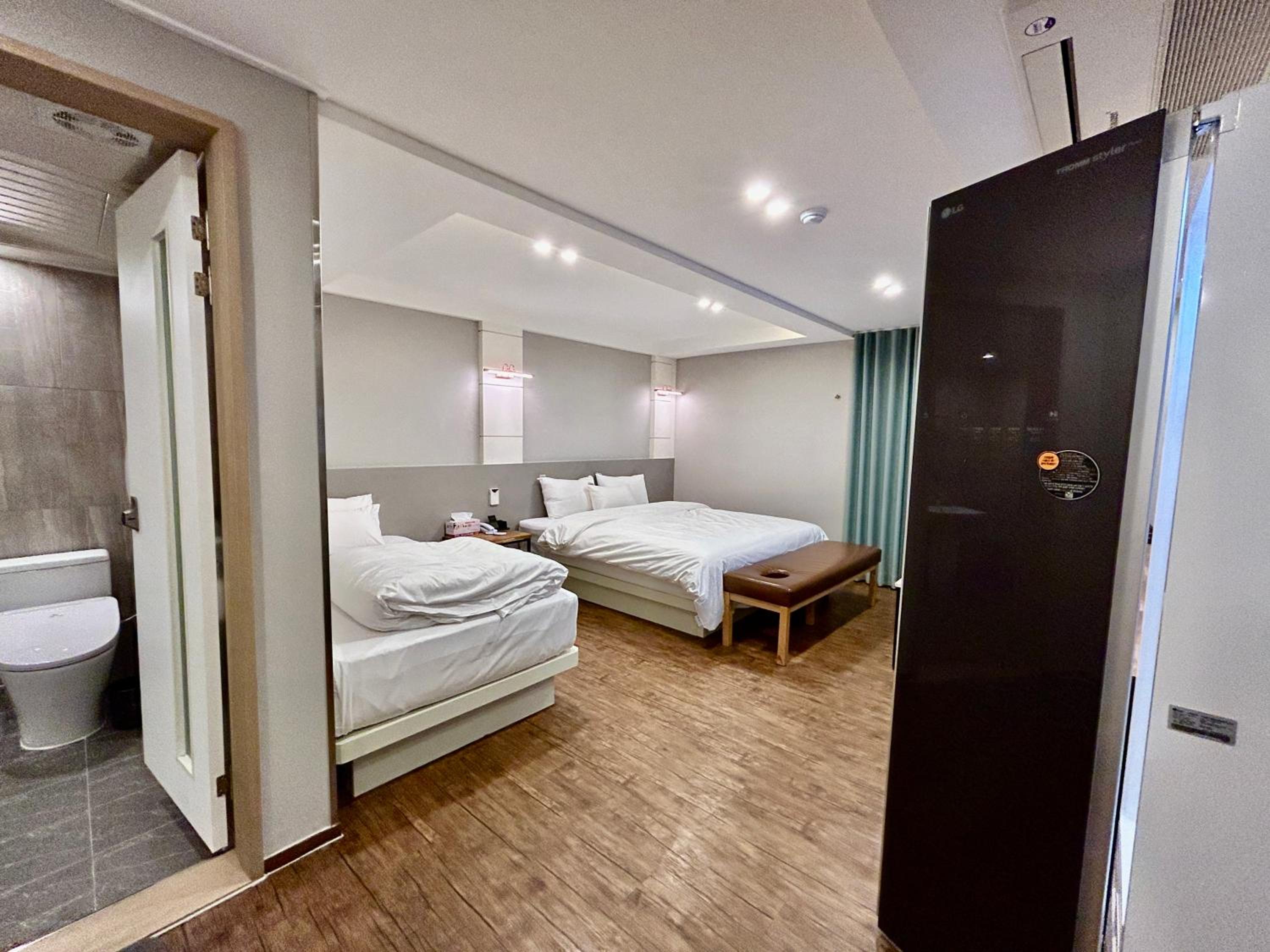 Suite B - Photo 6