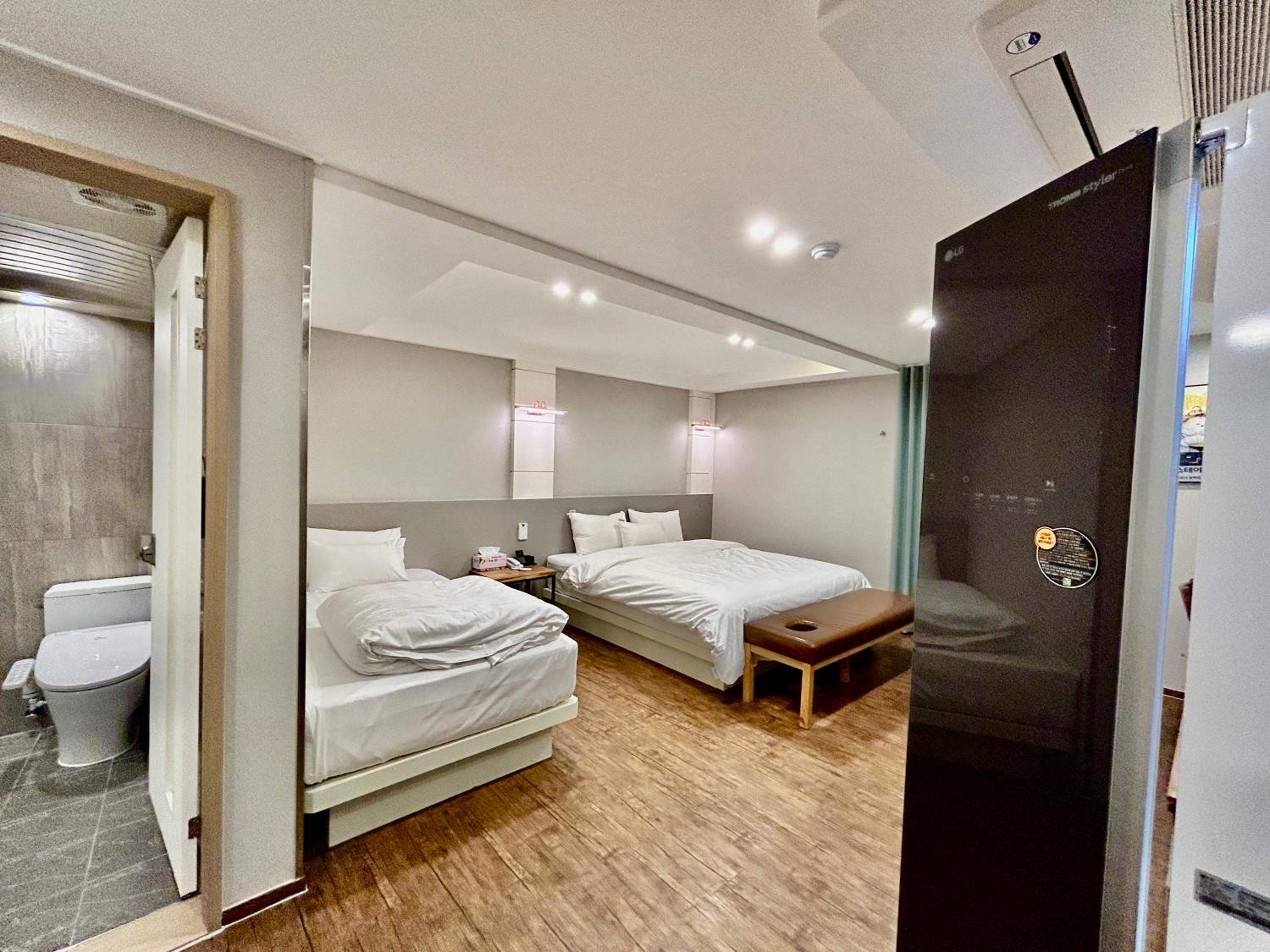 Suite B - Photo 7