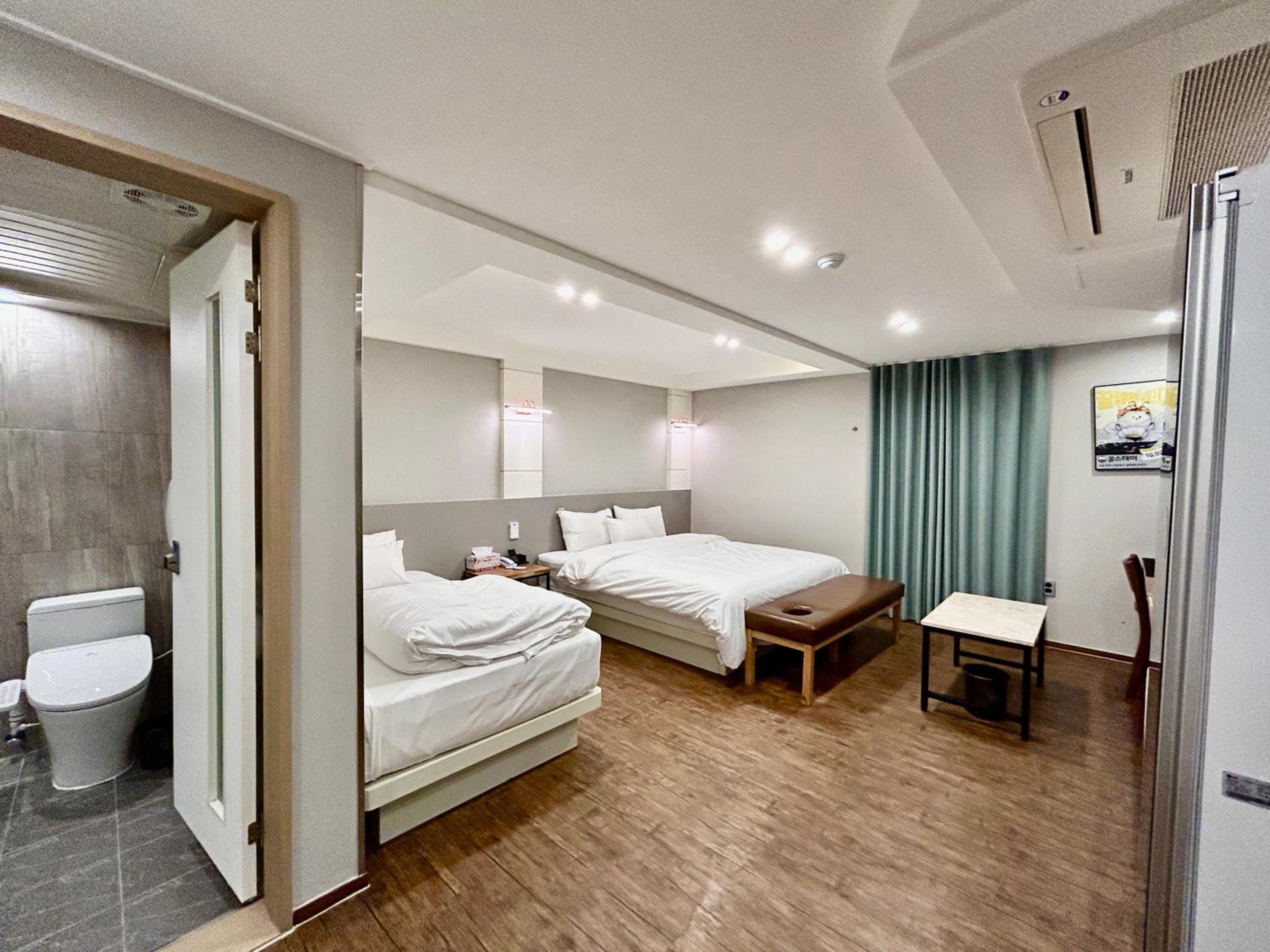 Suite B - Photo 11