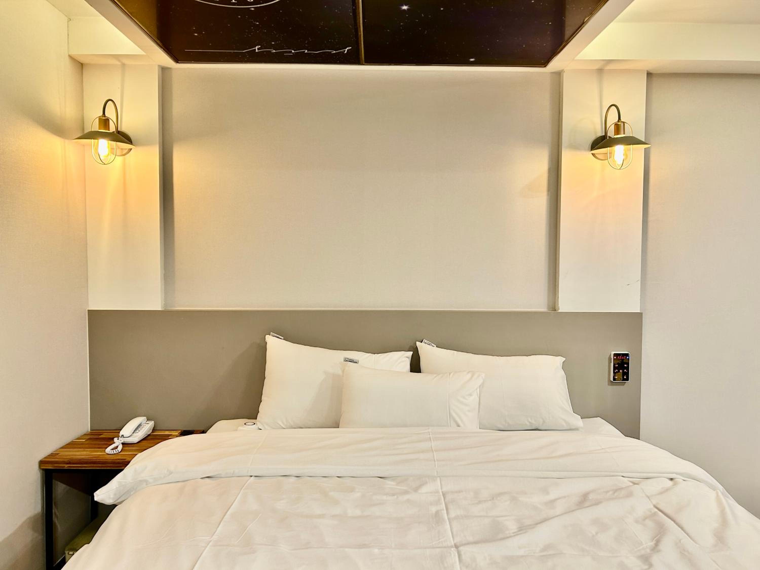 Deluxe Room - Photo 1