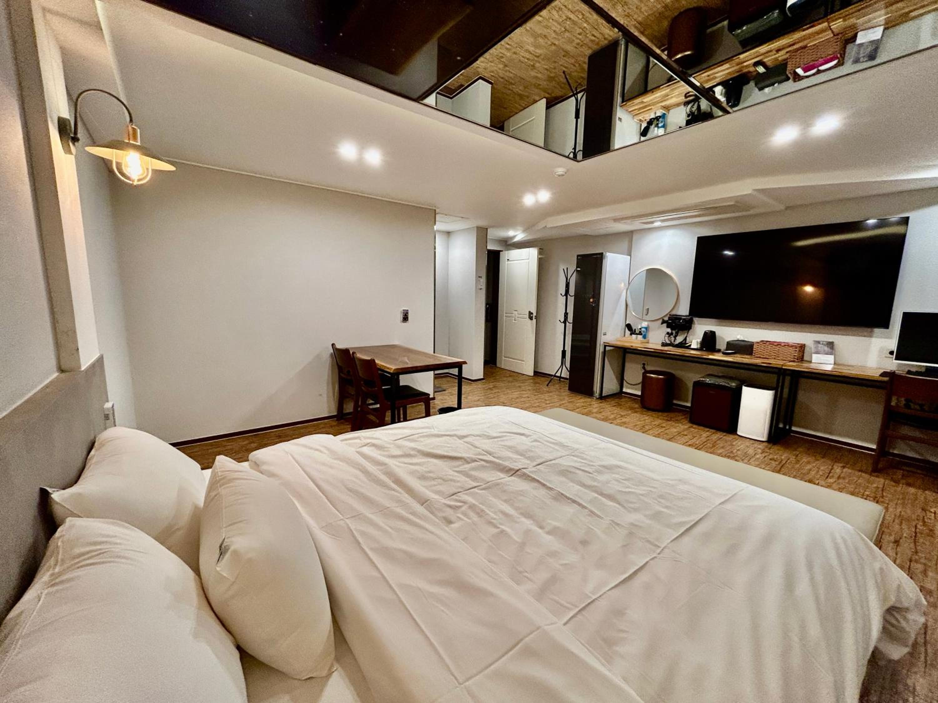 Deluxe Room - Photo 7