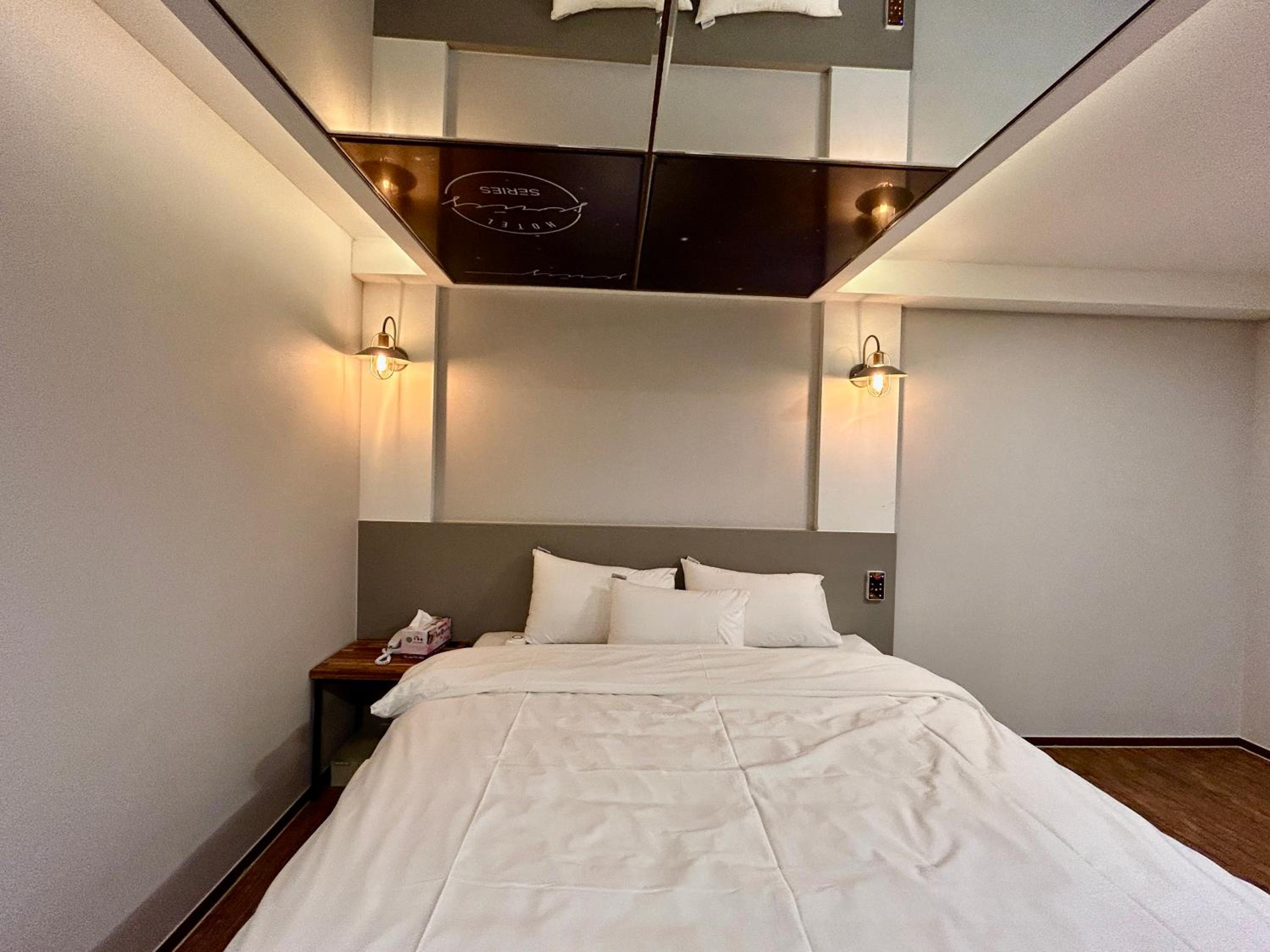 Deluxe Room - Photo 6