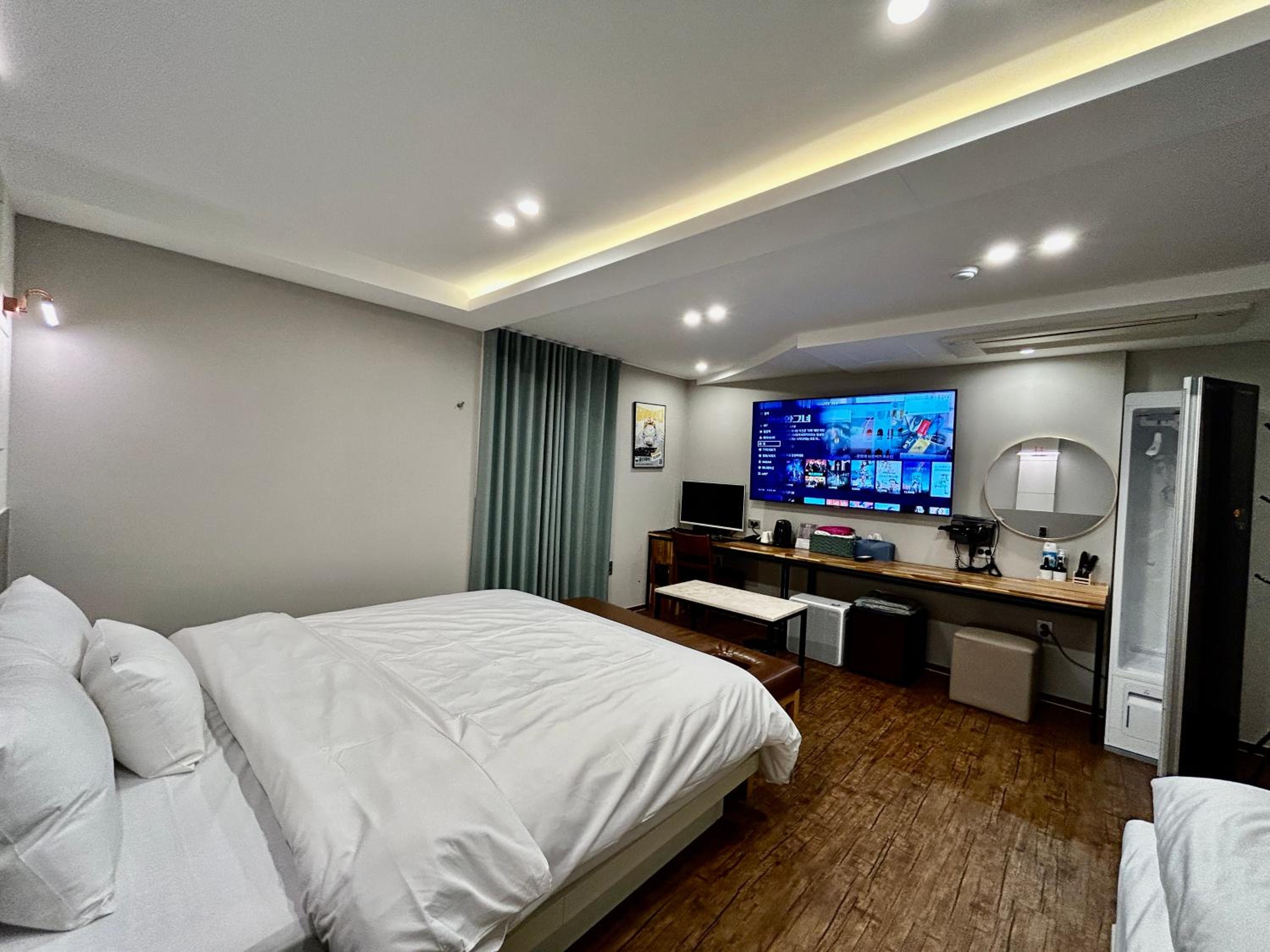 Suite B - Photo 9