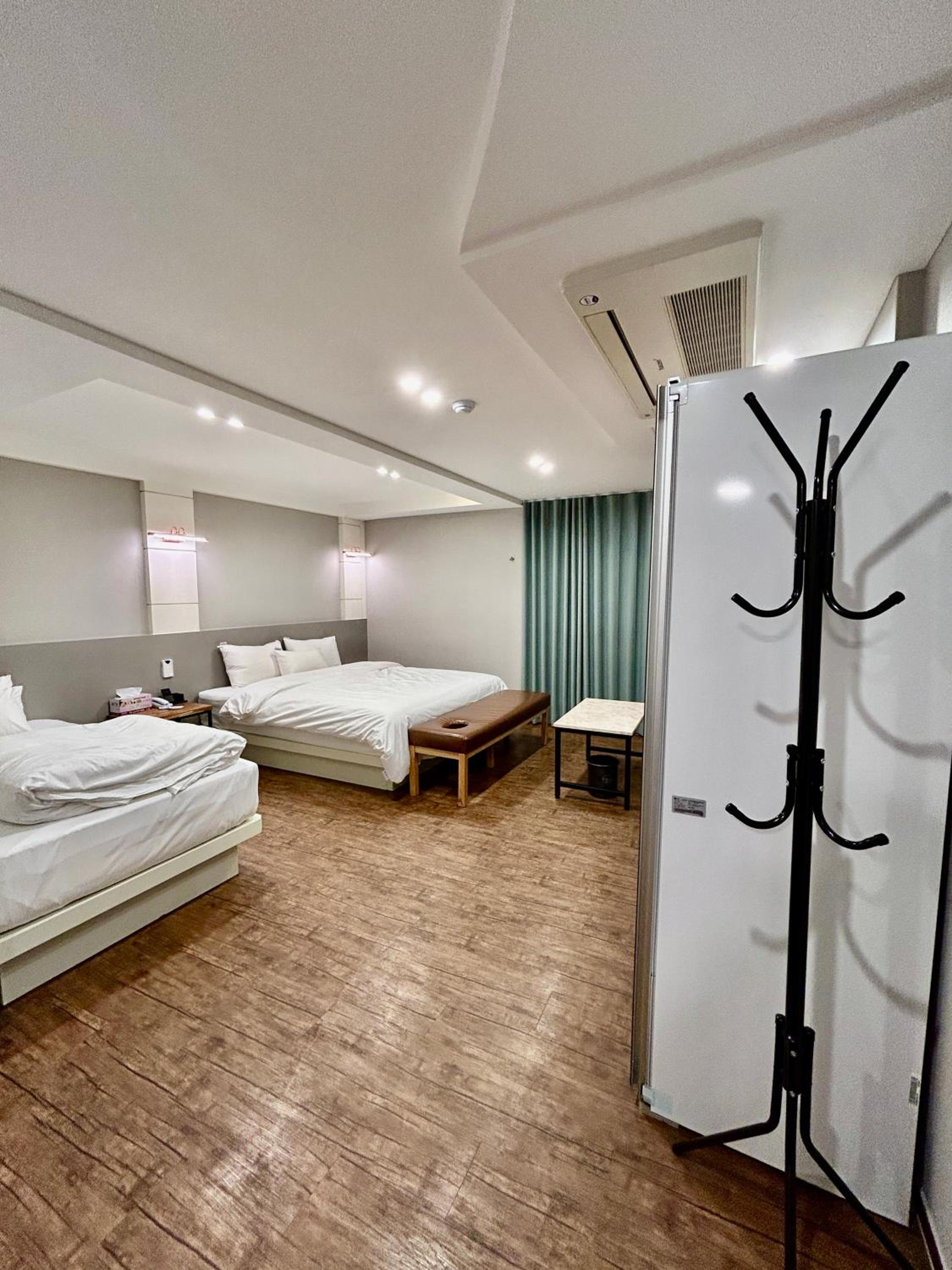 Suite B - Photo 10