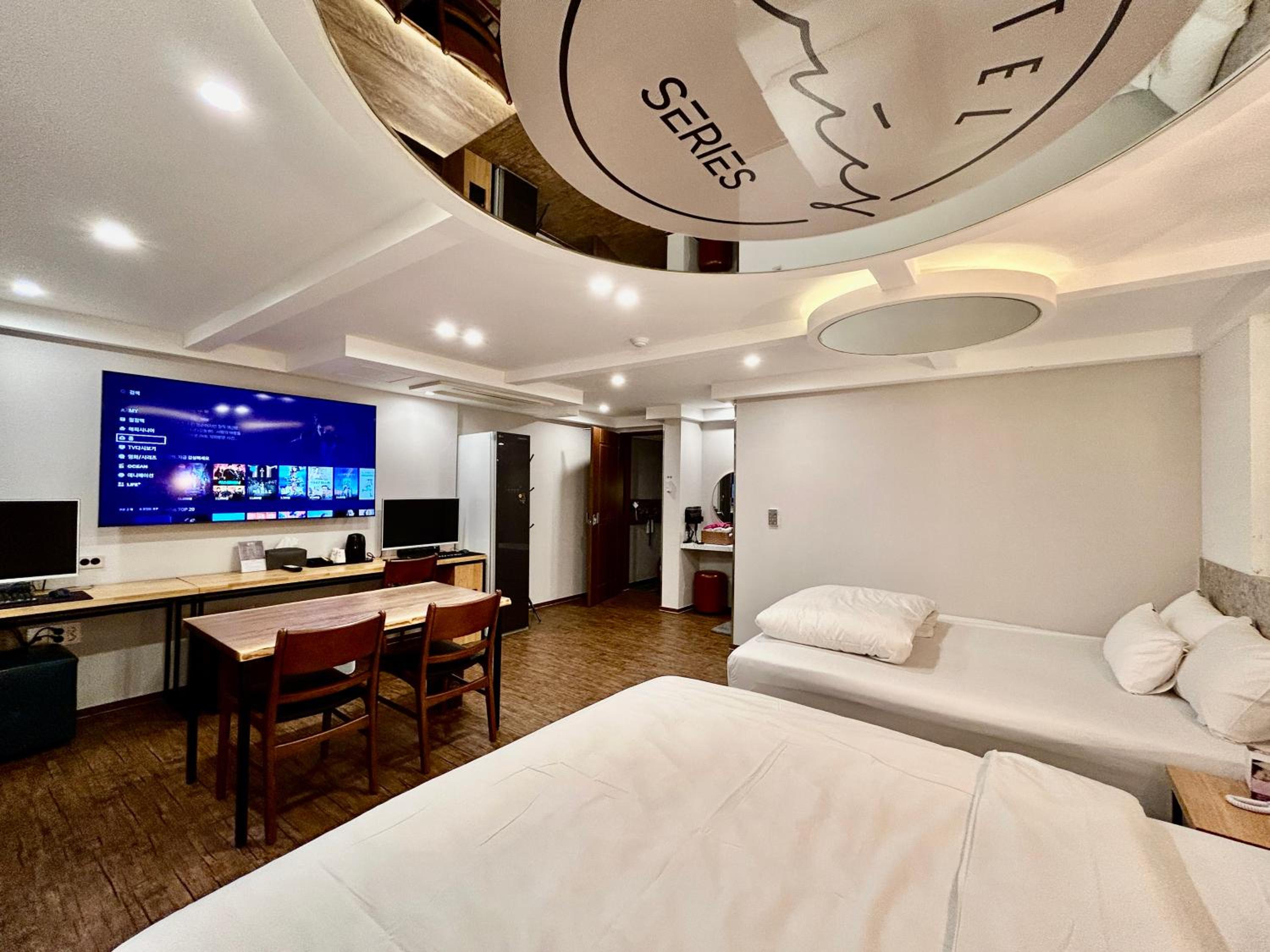 Suite A - Photo 14